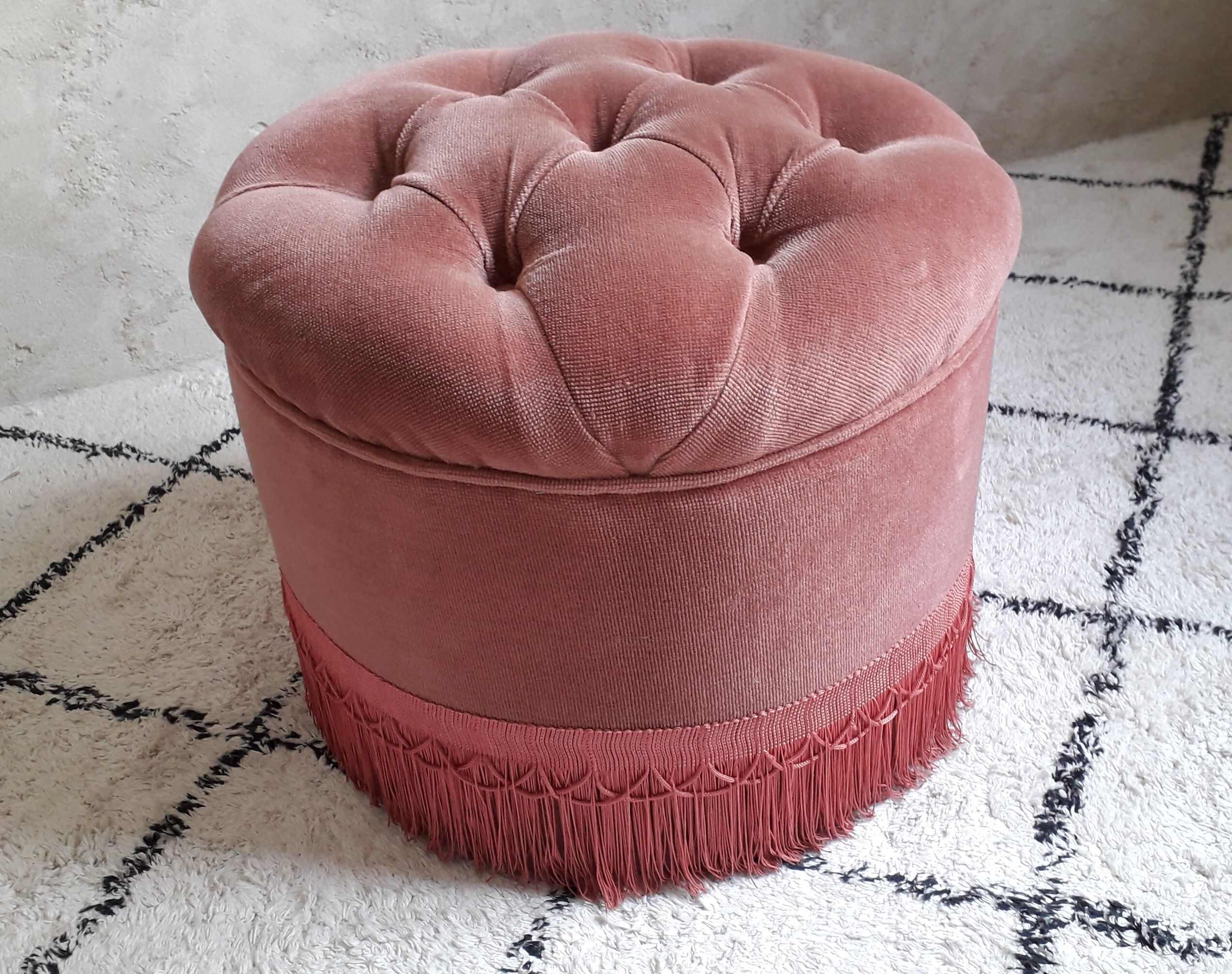 Velvet ottoman padded old pink