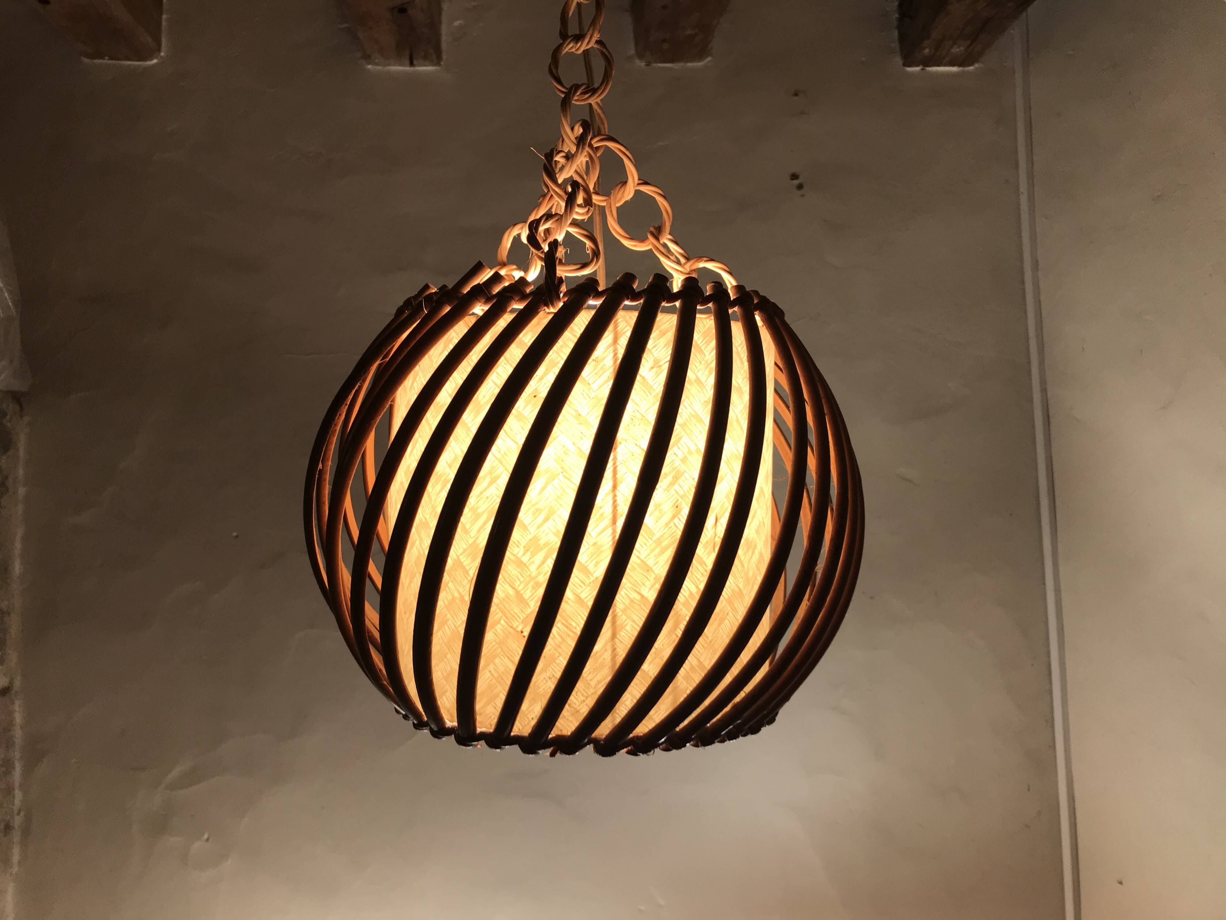 Suspension en rotin des années 50.