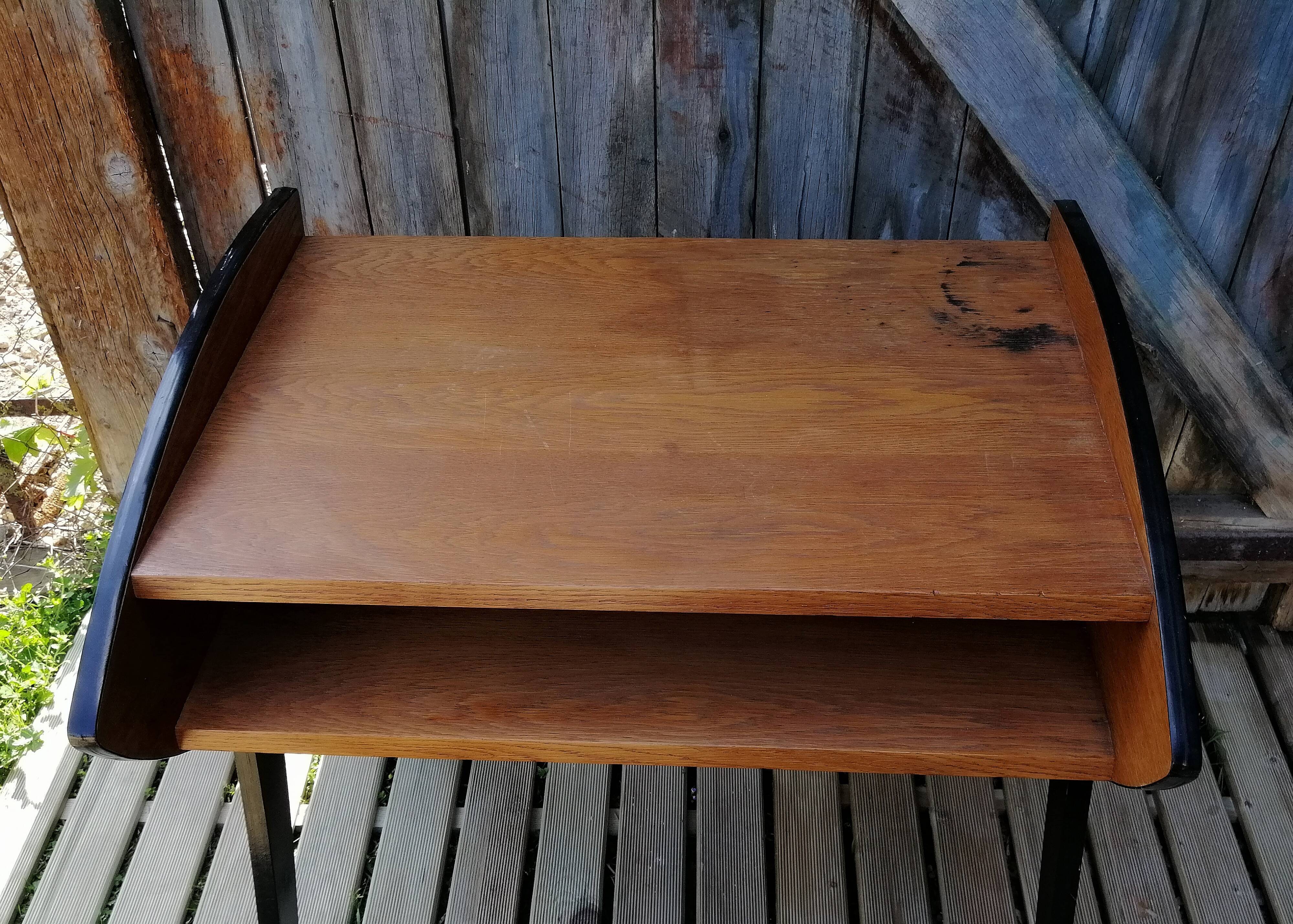 Console table on roulette