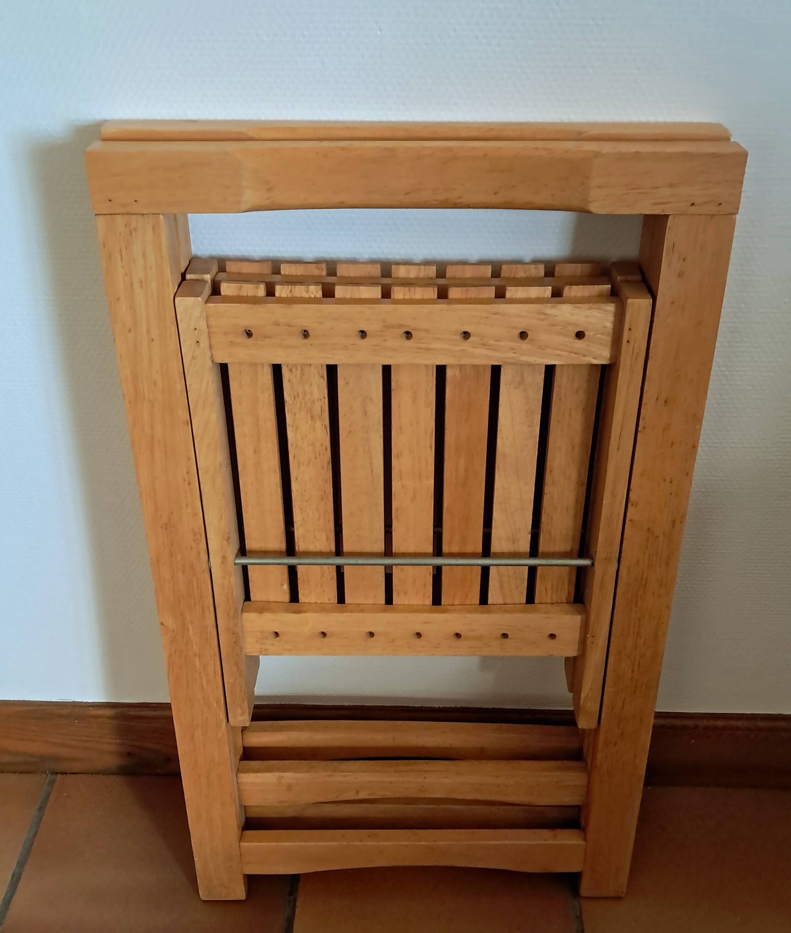 Wooden folding chair in the style of Aldo Jacober