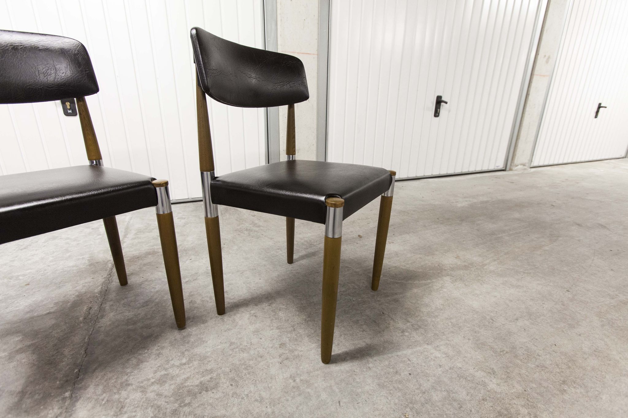 Lot of 4 Scandinavian chairs feet fused wood 60's