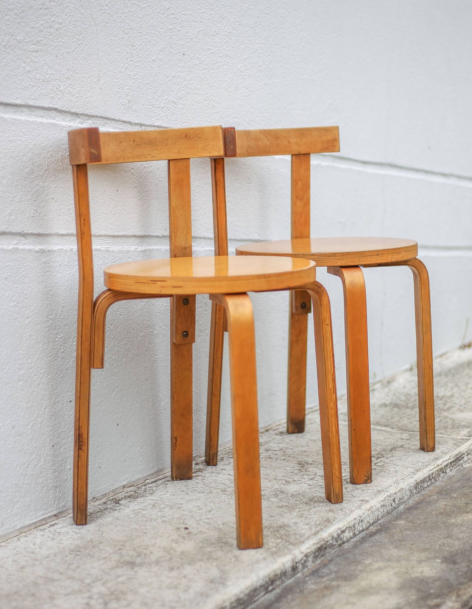 Set of 2 Alvar aalto bentwood chairs model 68, Artek Finland