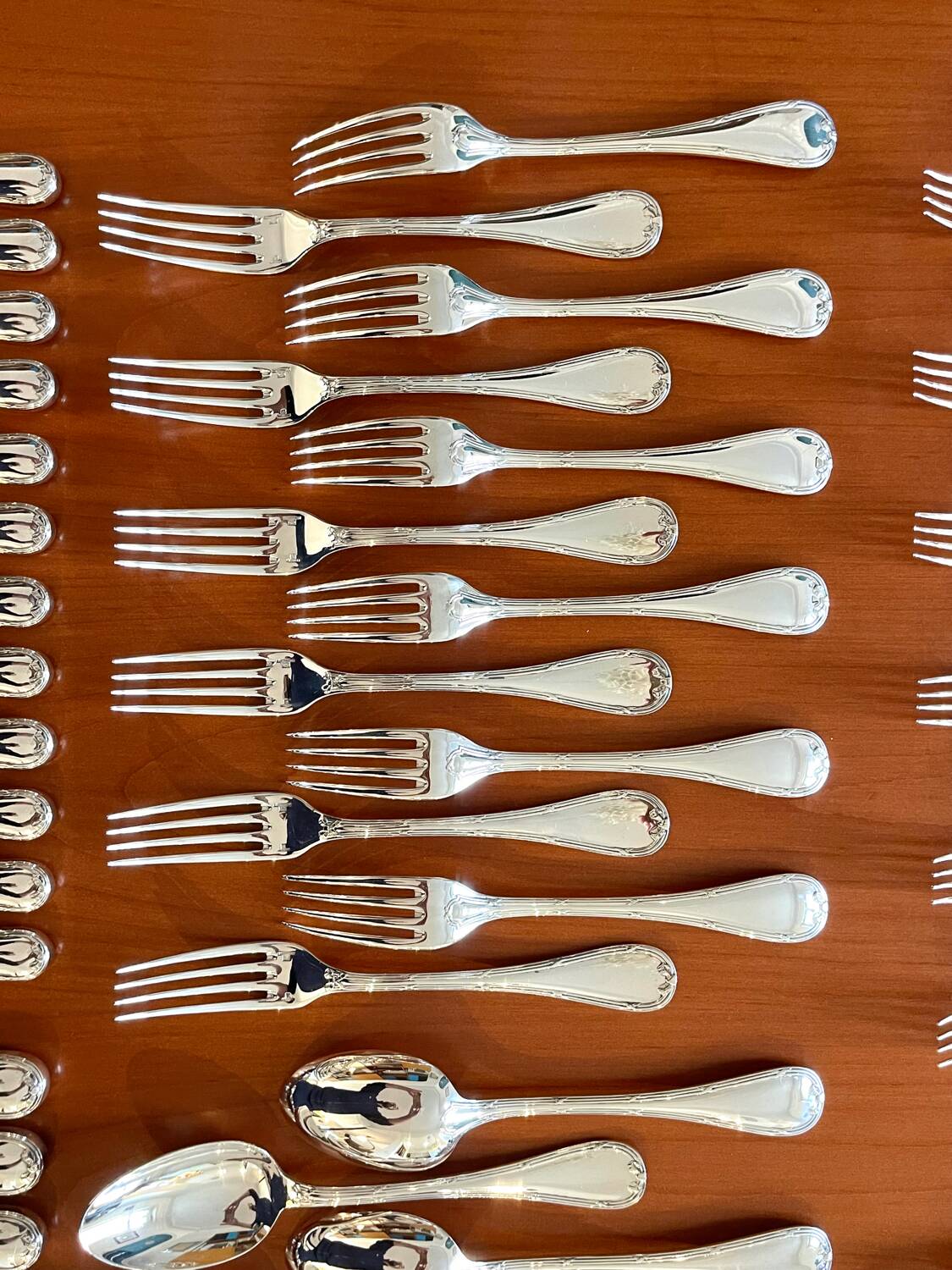 Christofle crossed ribbons, 73-piece cutlery set in new condition.