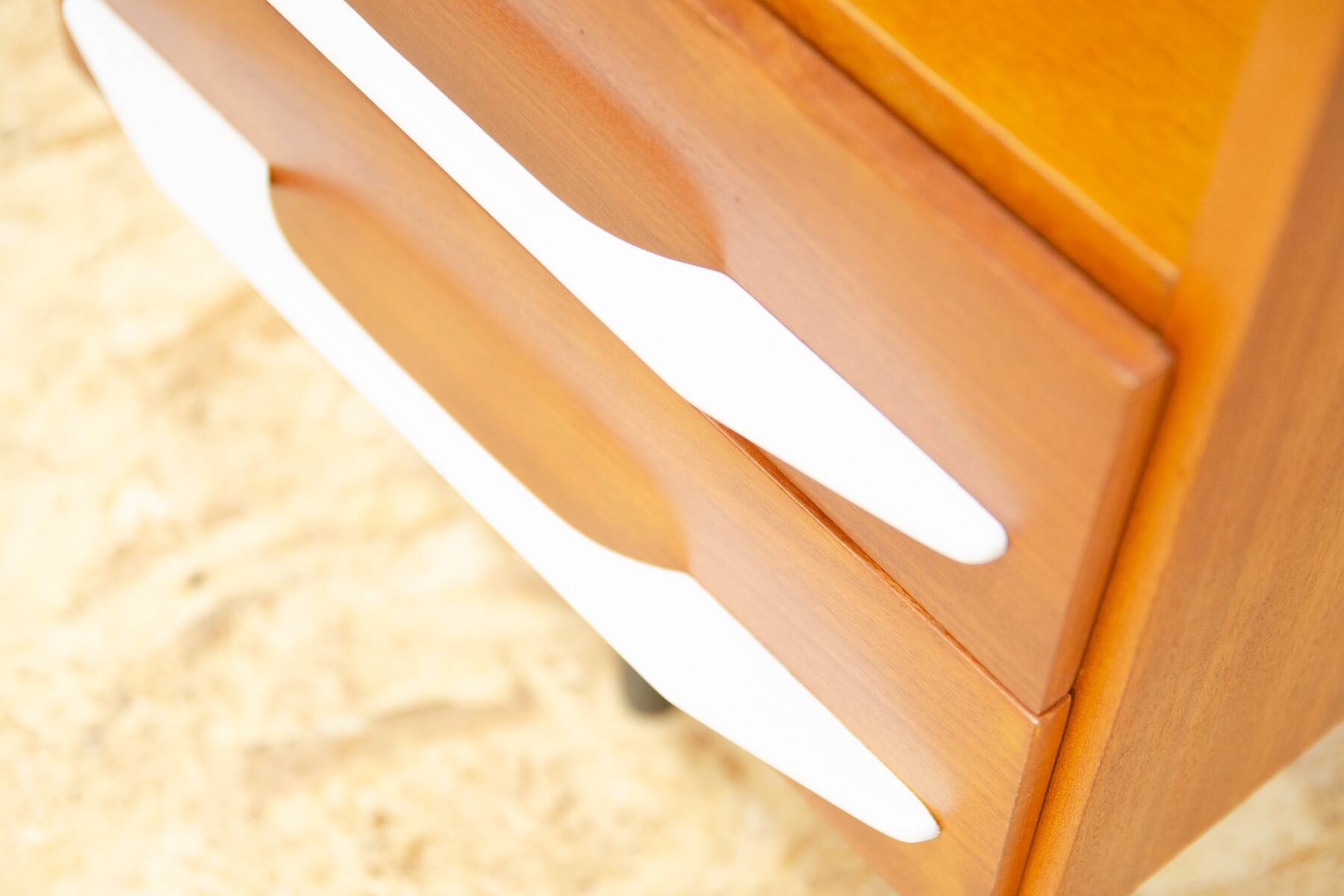 Paire de tables de chevet entièrement rénovées par Mojmír Požár, années 1960, Tchécoslovaquie