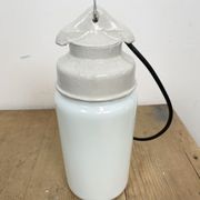 Suspension en porcelaine blanche industrielle avec verre opale, années 1970
