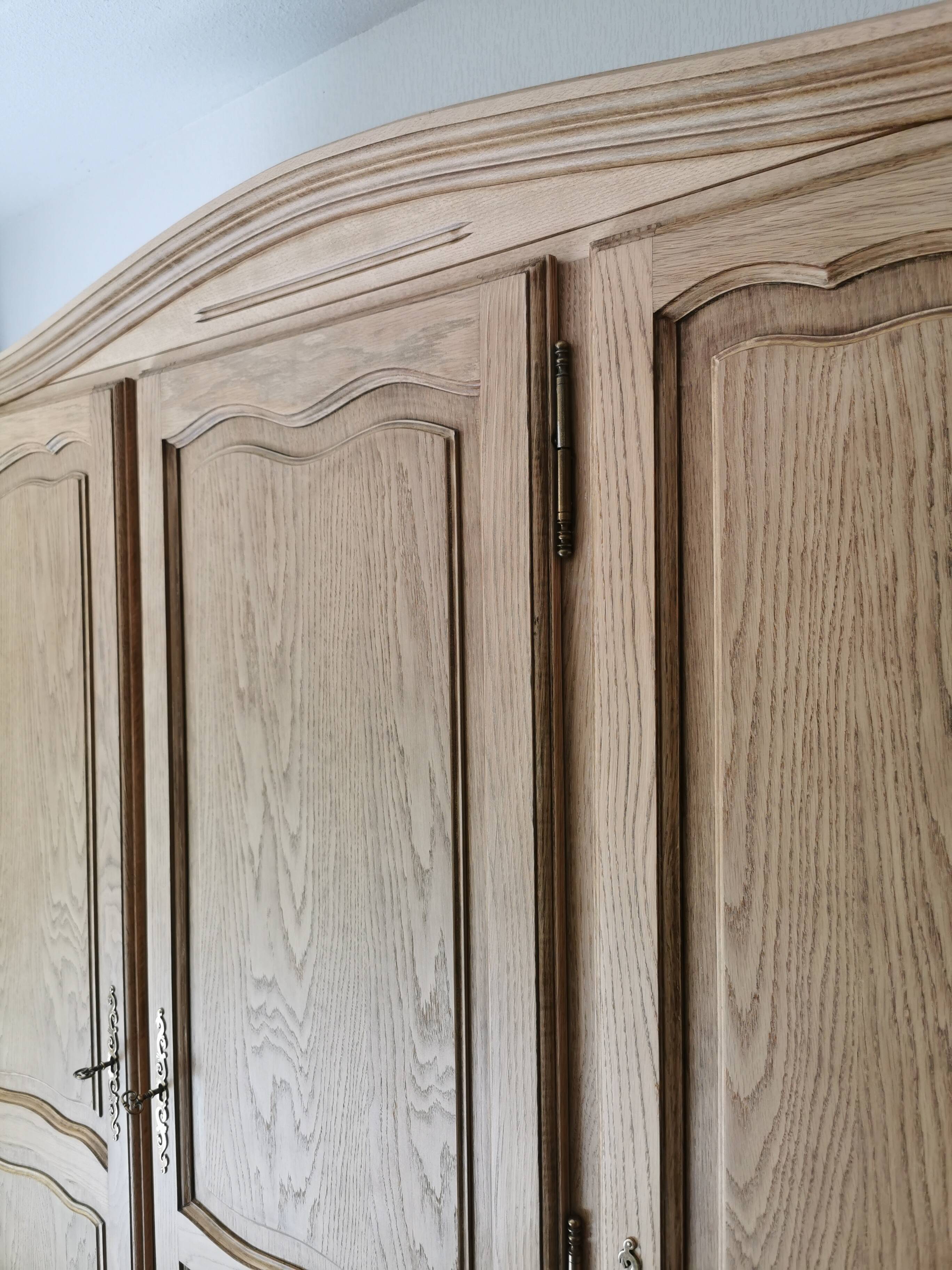 Antique wardrobe with 3 doors