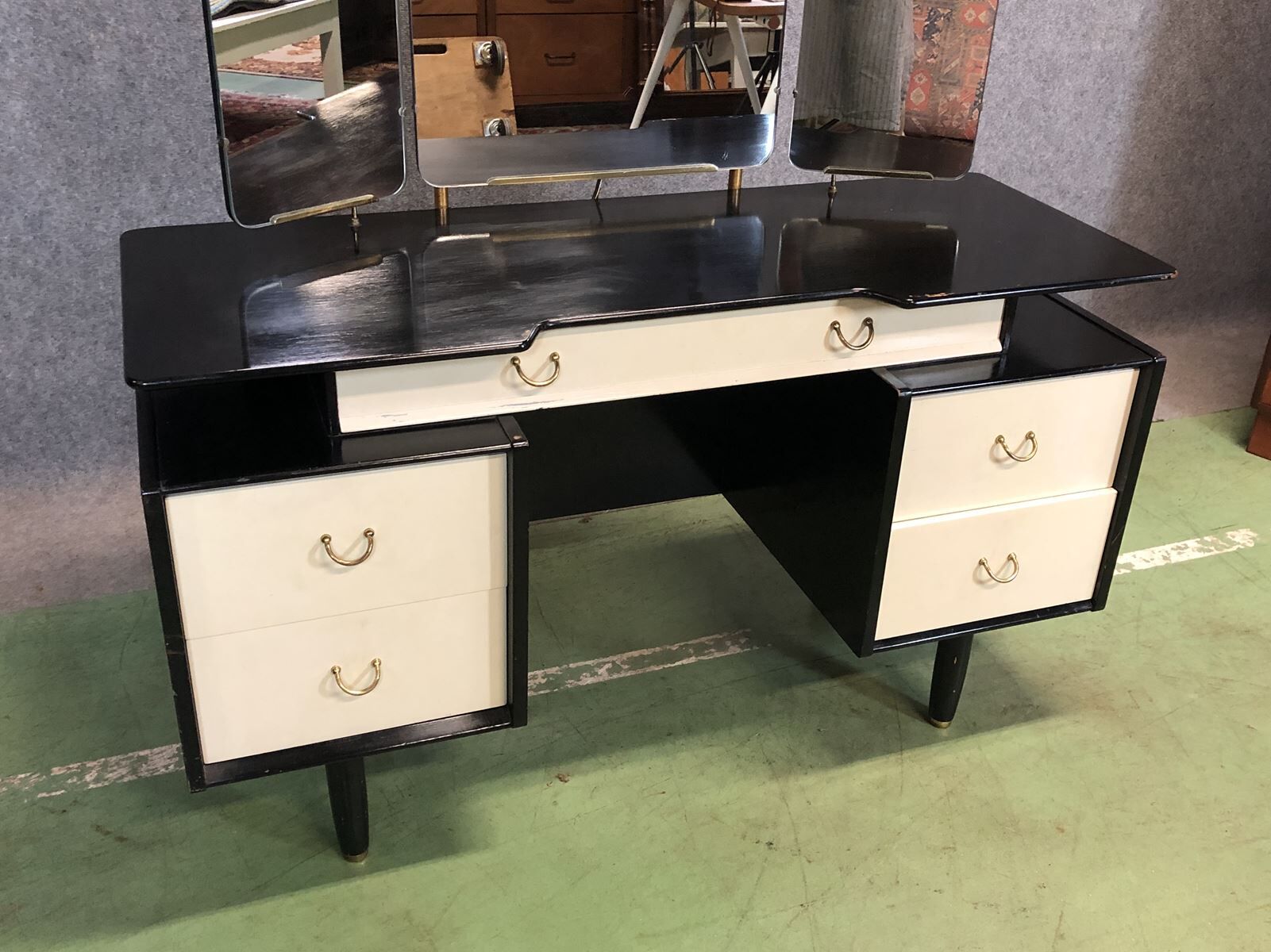 Hairdresser G Plan 70s - black and white patina