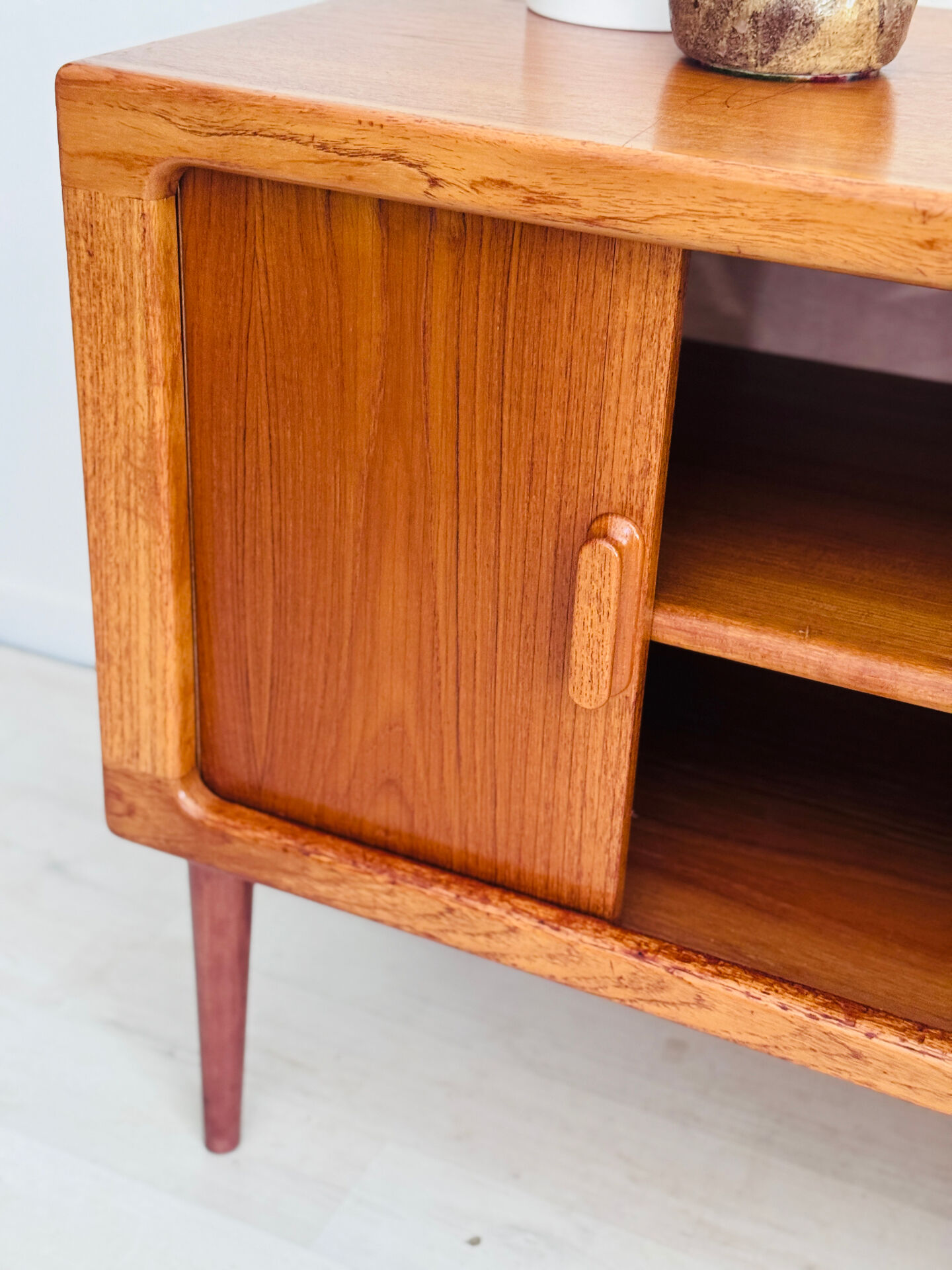 Vintage midcentury teak dressoir