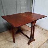Drop-leaf table called get leg