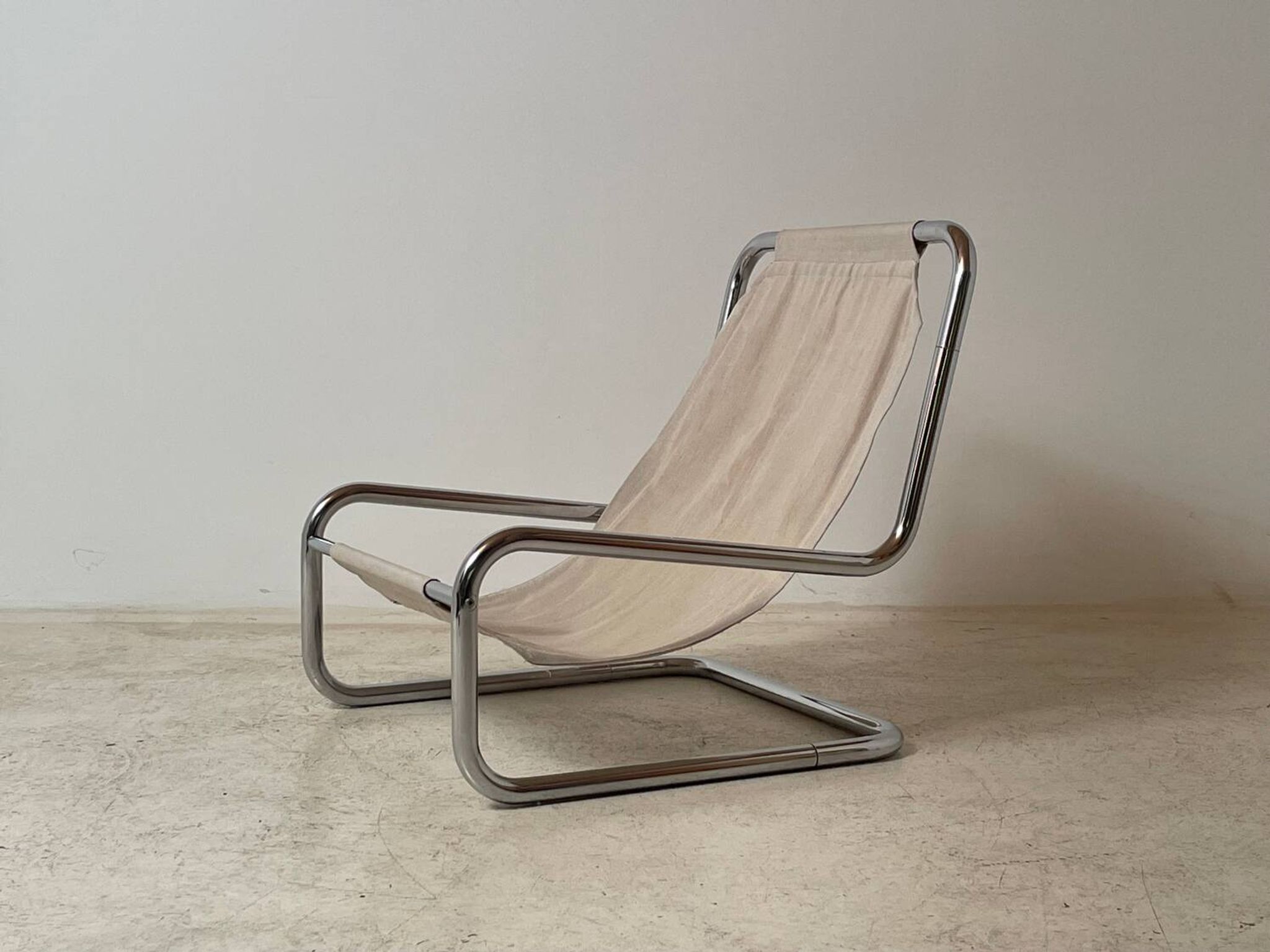 Paire de chauffeuses cantilever 1970