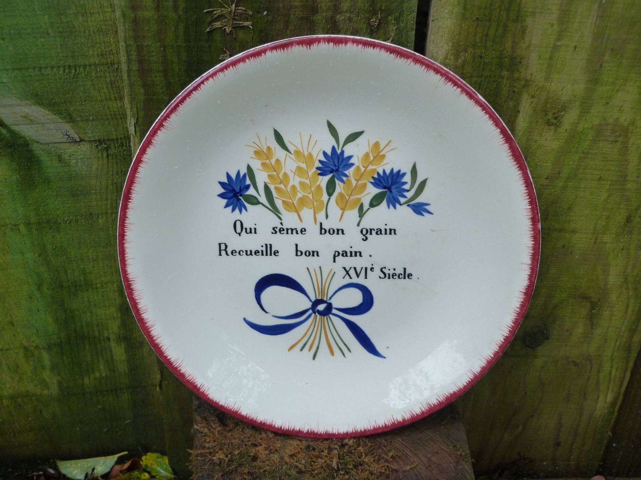 Old Gien flat plate with popular Maxime