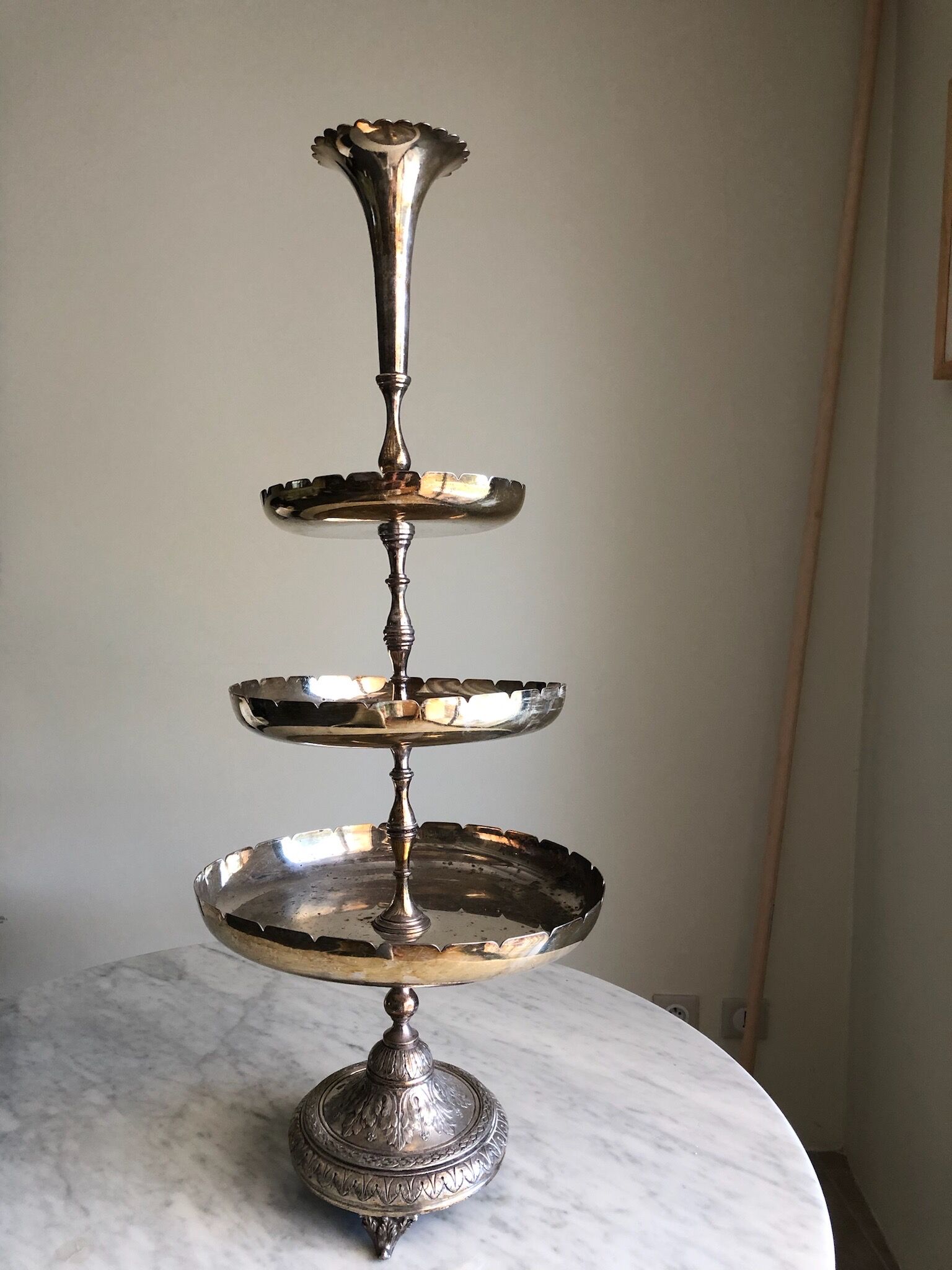 3-storey cake display in silver metal from the Mills Brussels brand. Date from the 1930s