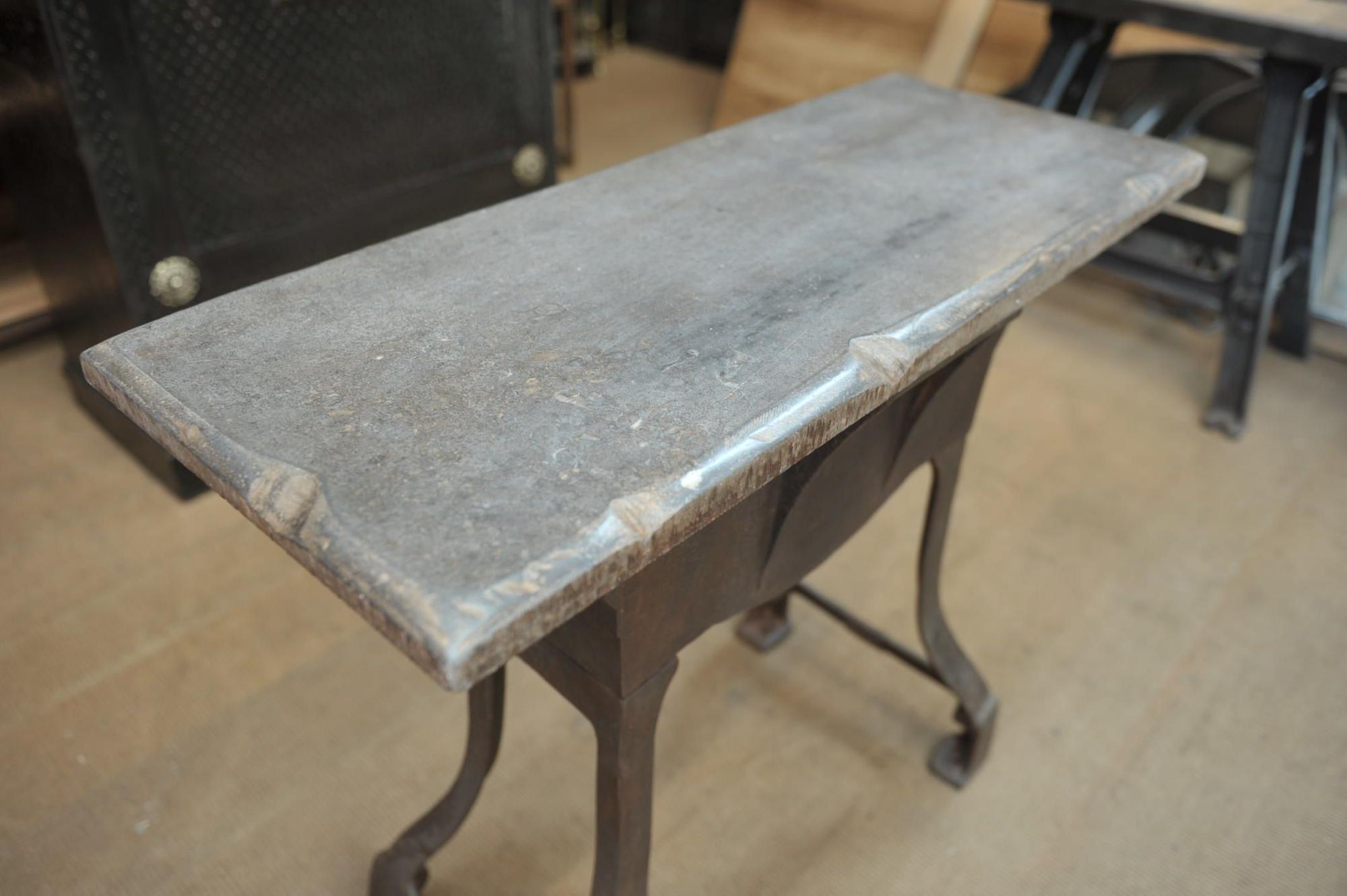Industrial Console Fonte 1930 blue stone tray