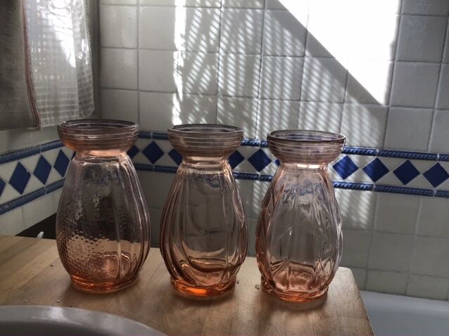 3 vases pink glass