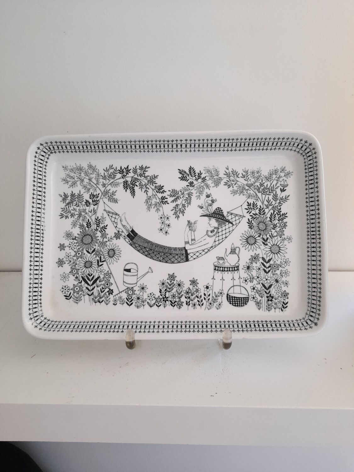 Emilia dish by Raija Uosikkinen for Arabia 1959