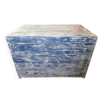 Commode coffre antique en bois peint bleu et blanc - charme shabby-chic patiné
