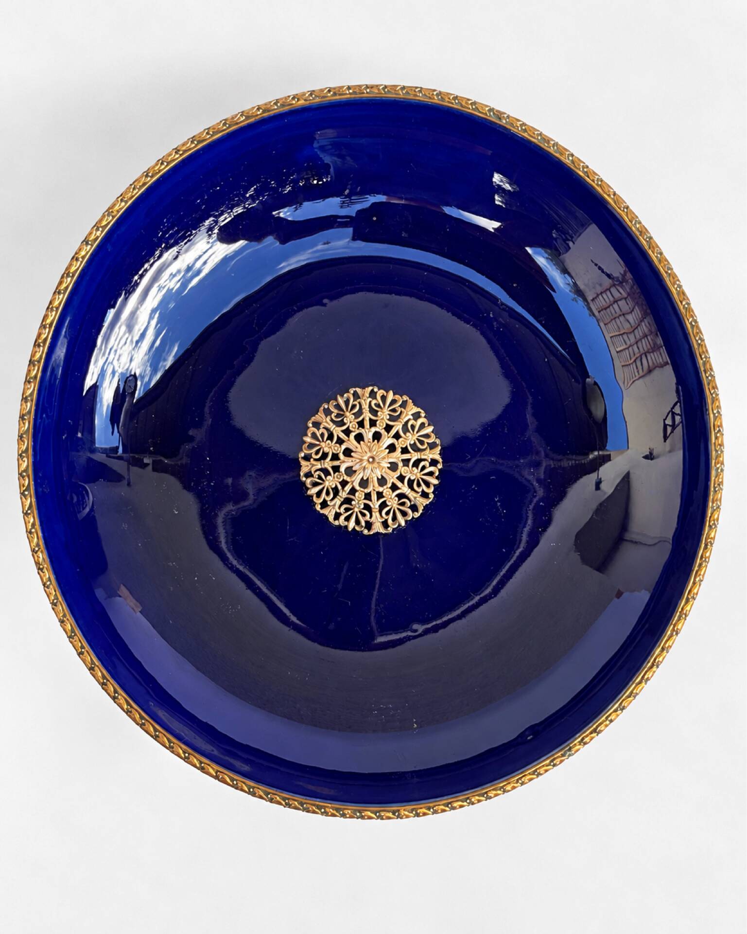 Cobalt blue porcelain cup on a pedestal, Sèvres style, late 19th century.