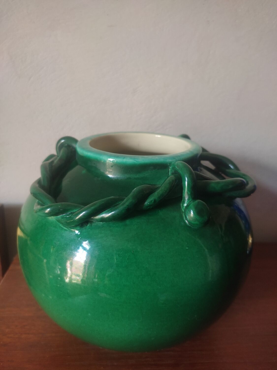 Ball vase with green ceramic string decoration
