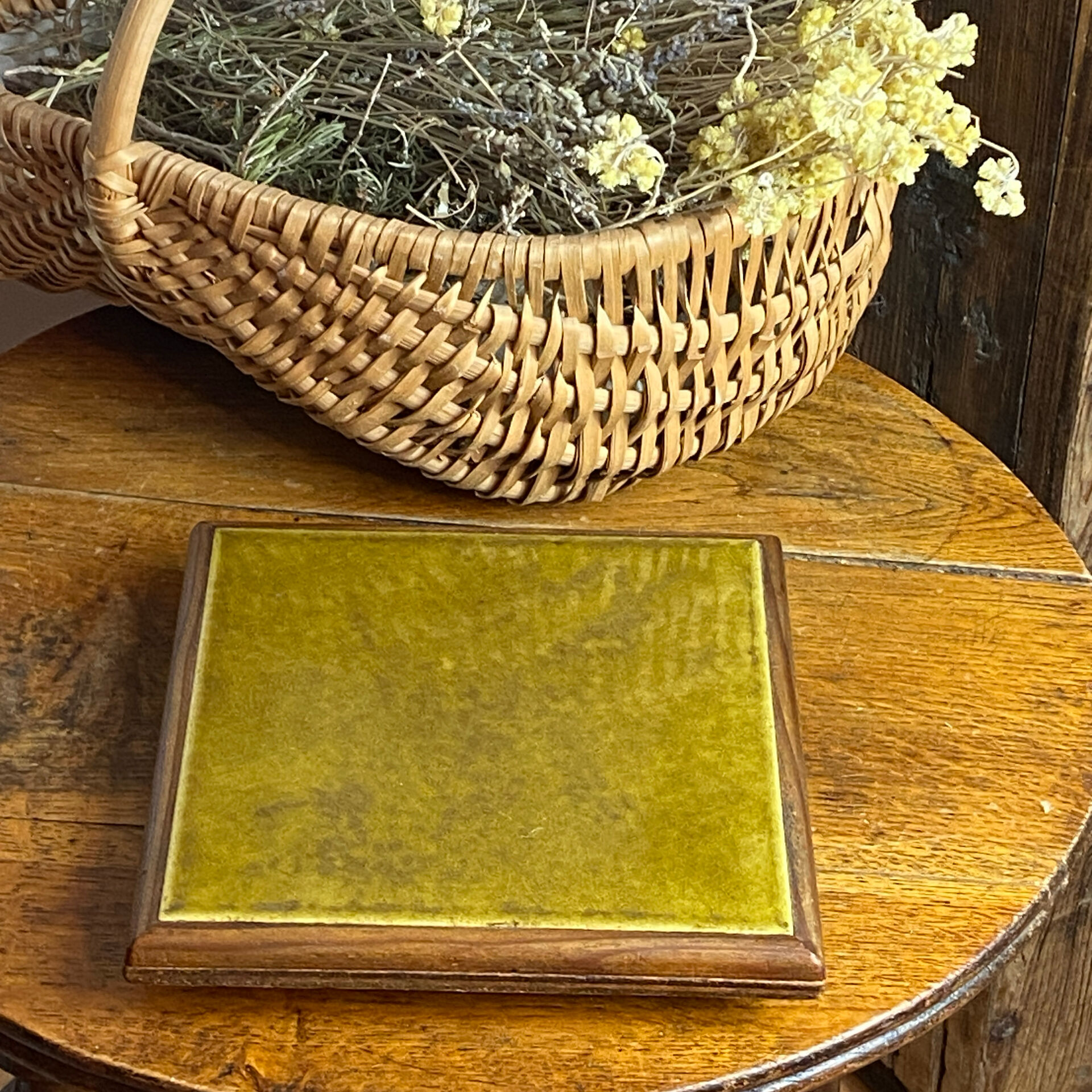 Ceramic and wood trivet