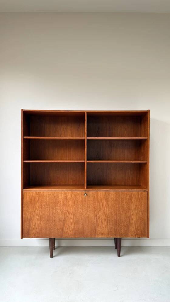 Vintage wooden cabinet / bookcase