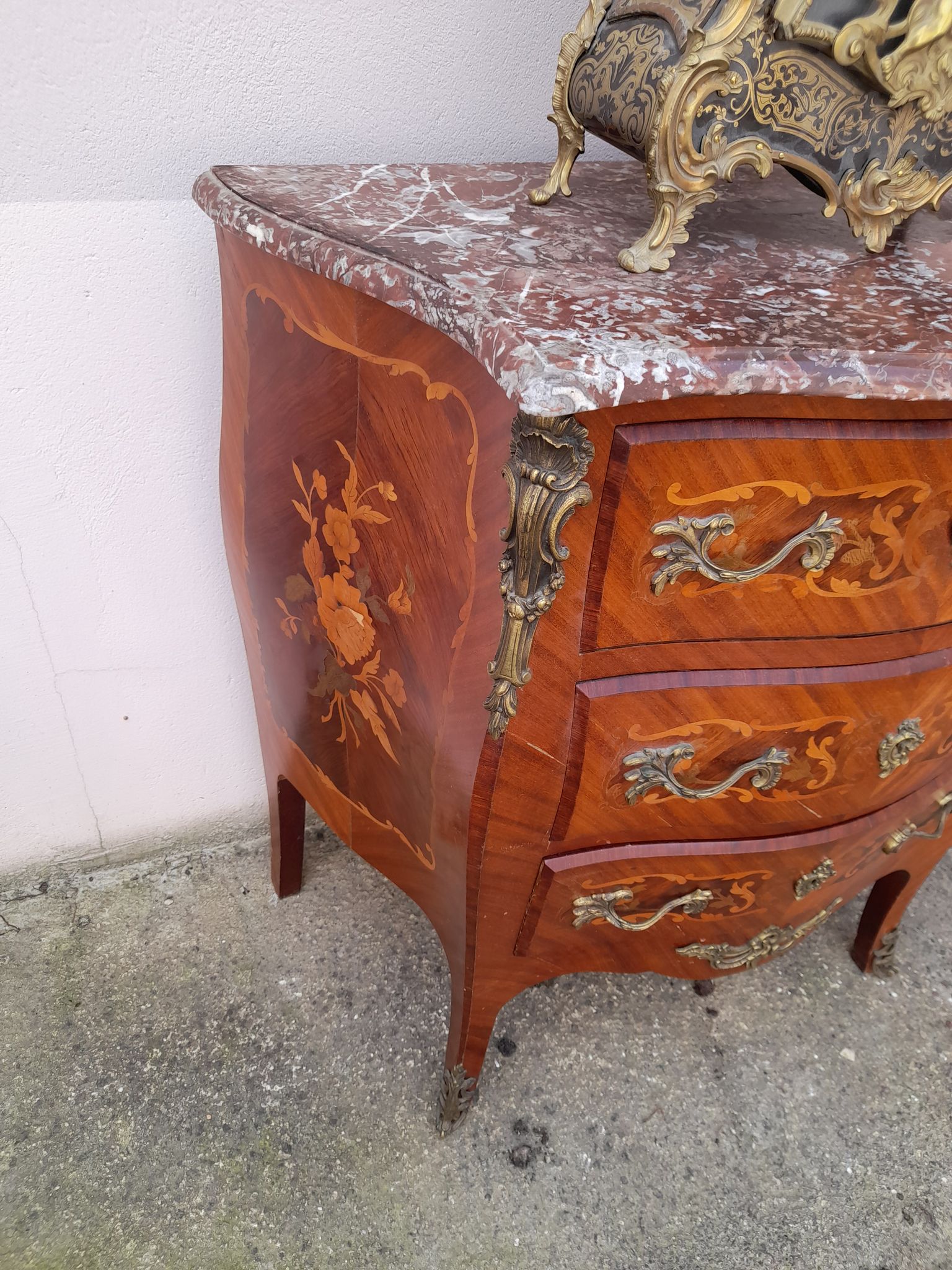 Louis xv style chest of drawers in rosewood marquetry