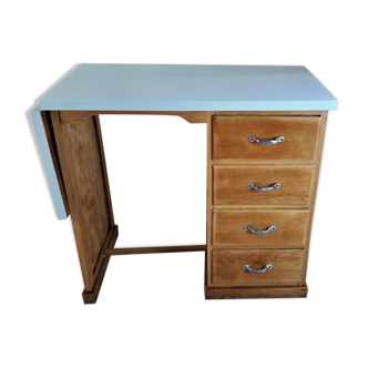 Child desk