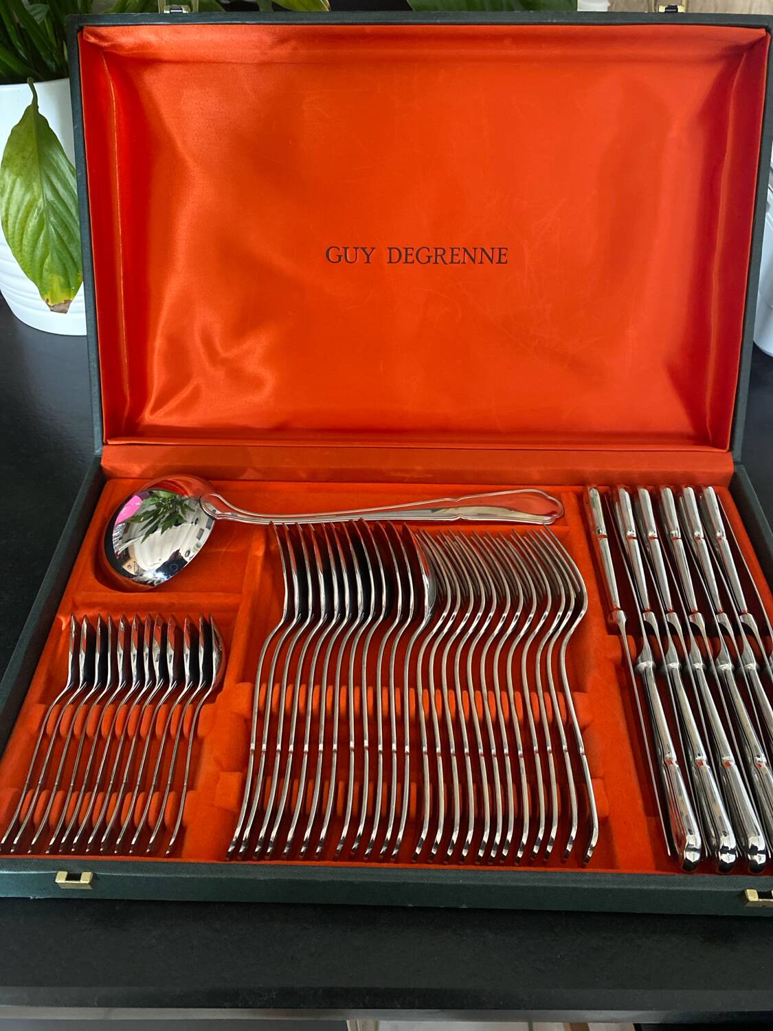 Guy Degrenne 49 pieces cutlery