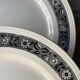 Assiette plate en faïence Boch La Louvière