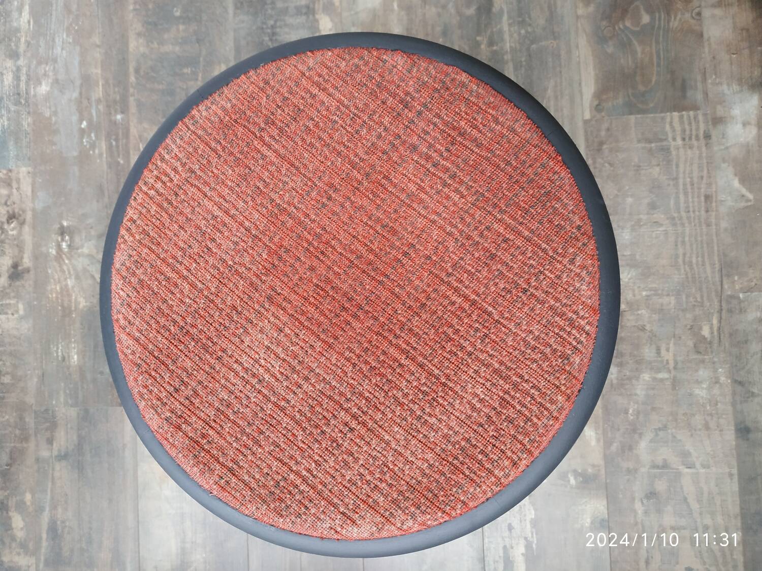 Tripod screw stool