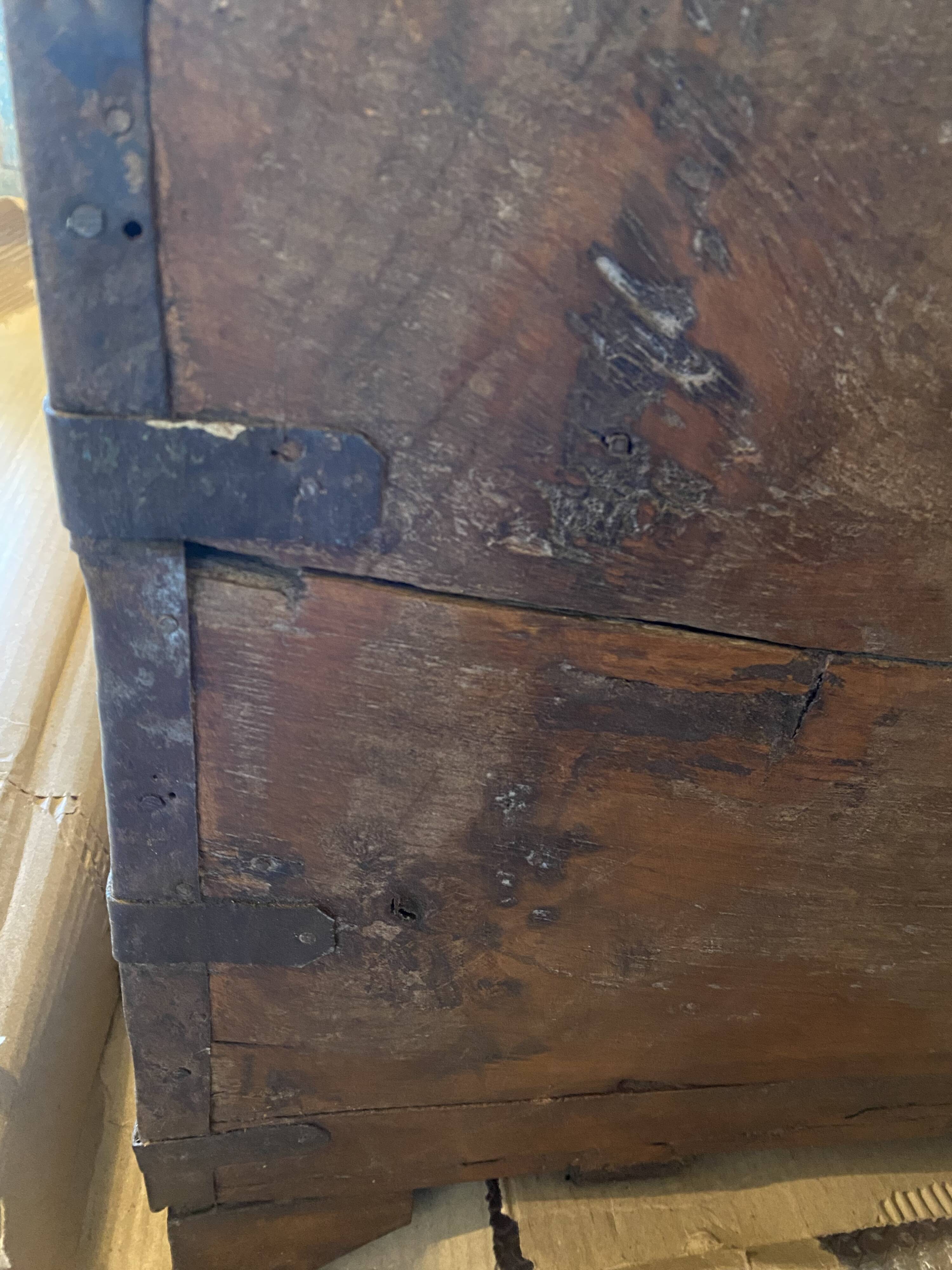 Indian chest in wood and green patinated metal