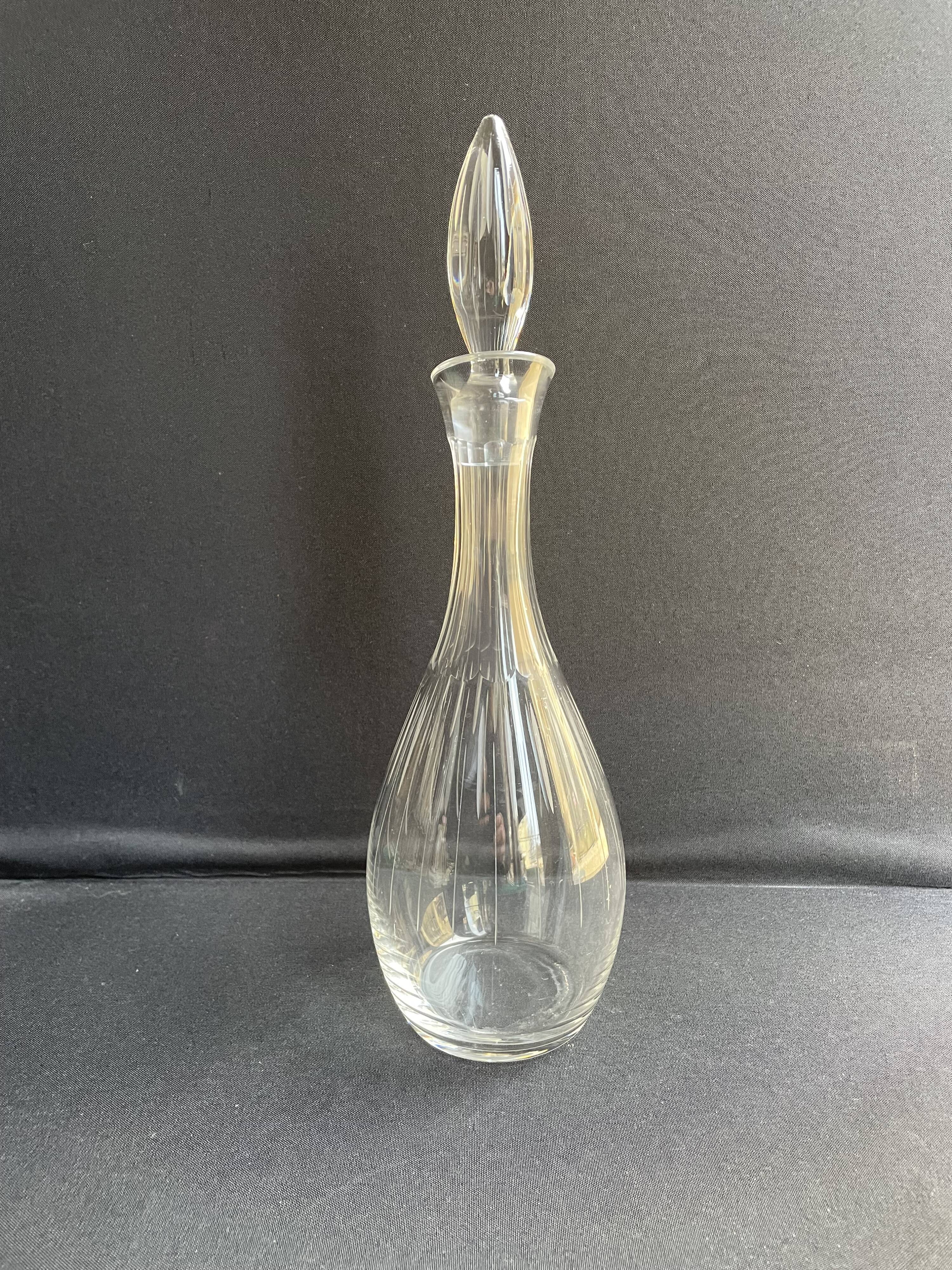Carafe en cristal soufflé et taillé