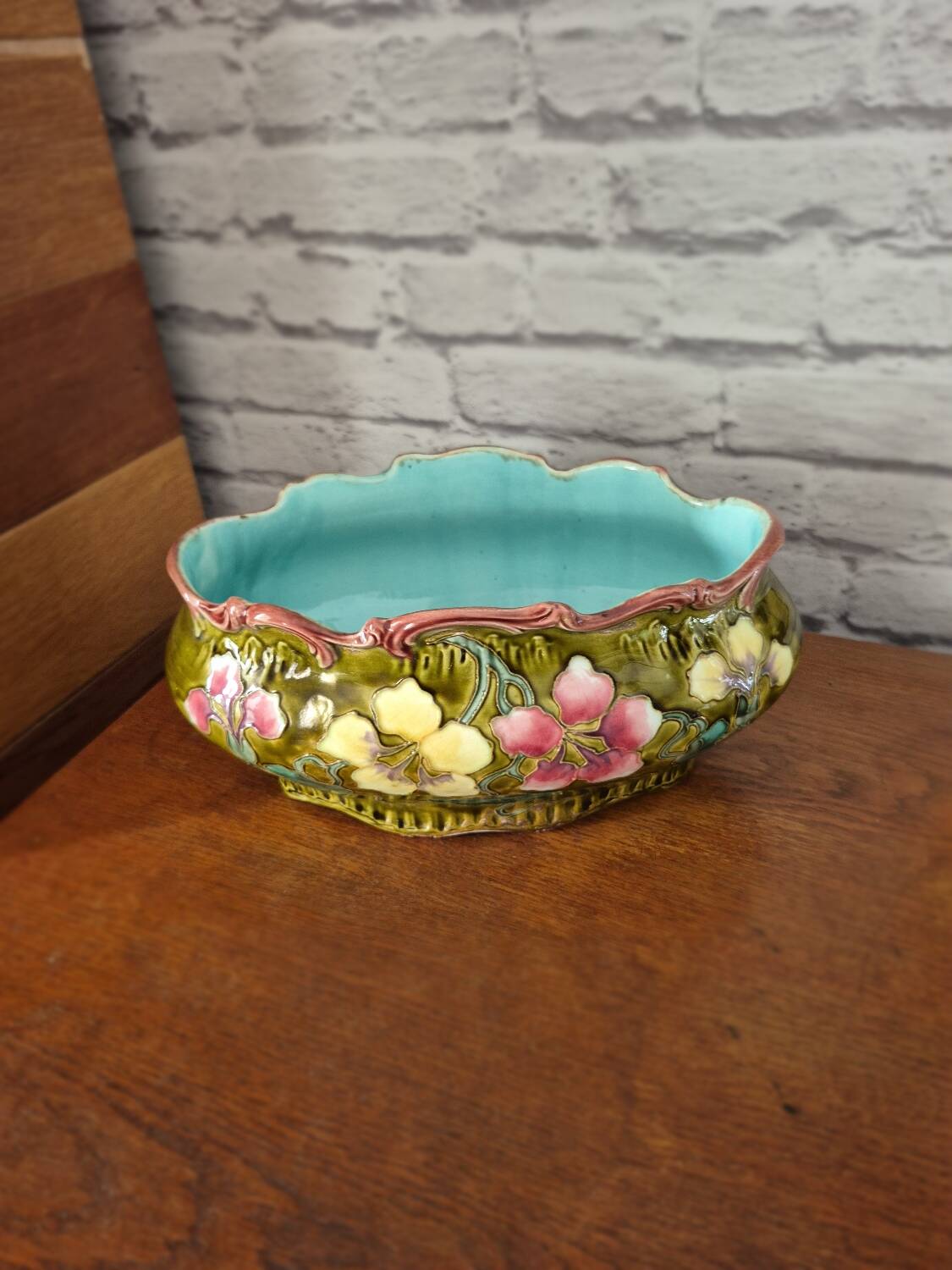 Art Nouveau slip planter
