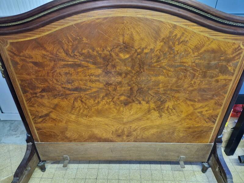 François Linke (1855-1943), marquetry veneered wooden bed in Louis XVI style