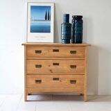 Coffre scandinave en bois avec poignées en fer