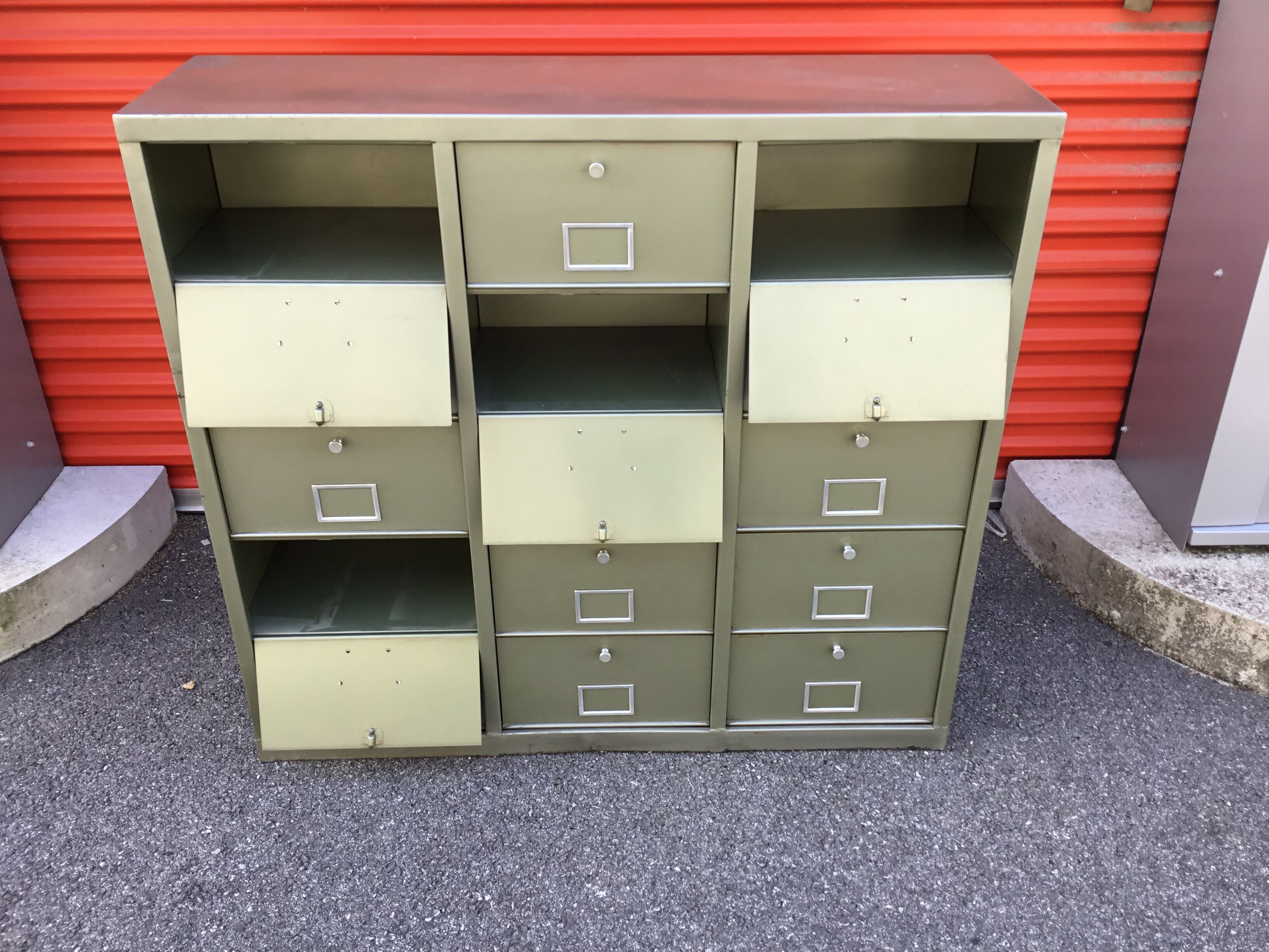 Clamshell cabinet