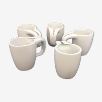 5 mugs en porcelaine