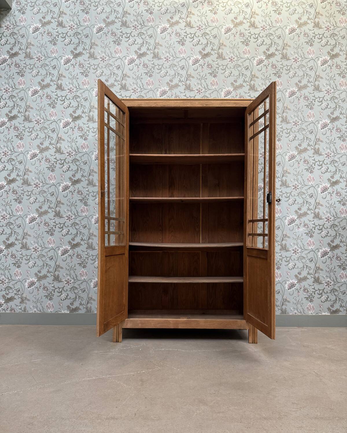 Old display case (renovated)