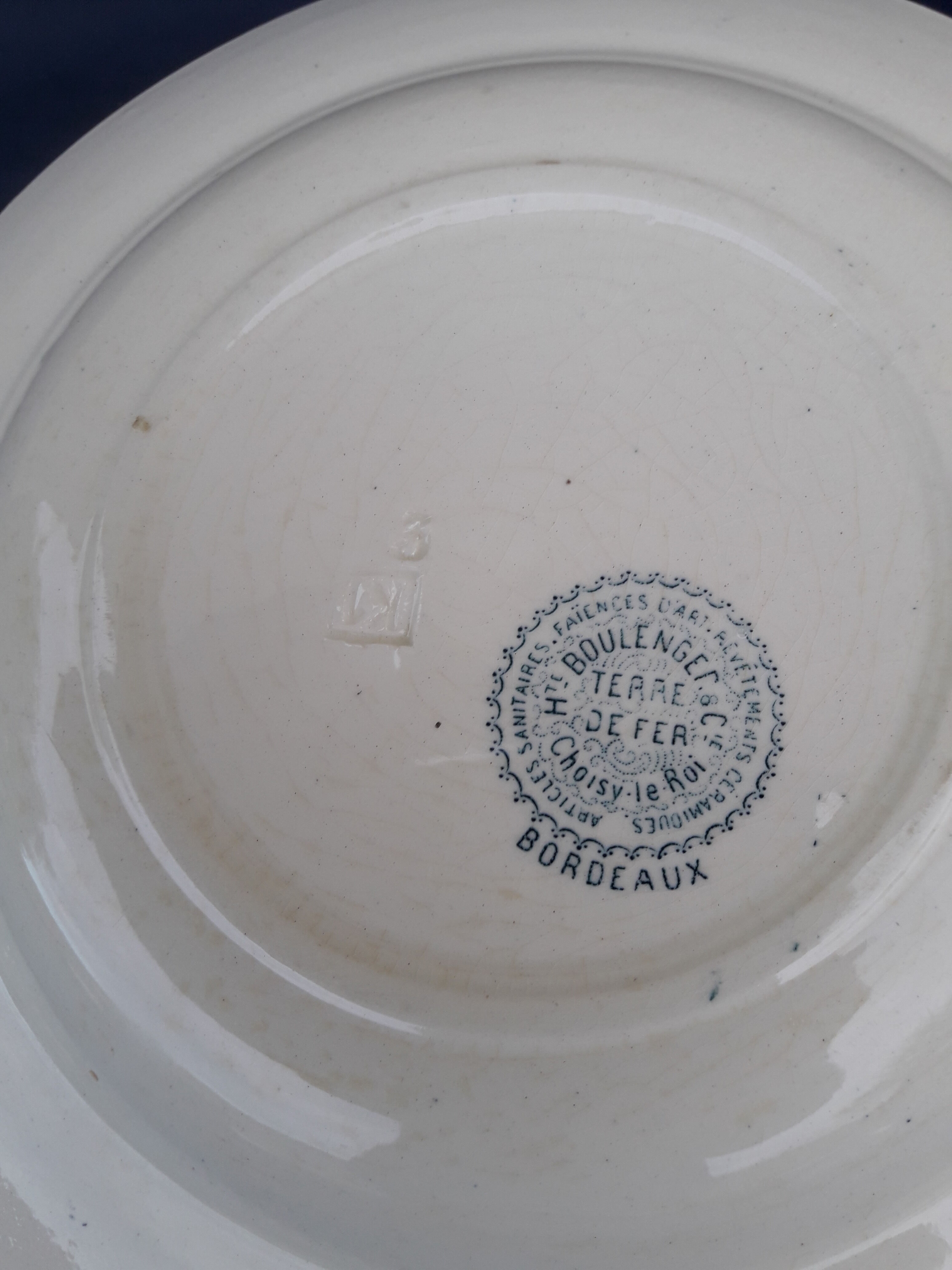 2 hollow plates Iron Earth Boulenger model Bordeaux diam 23 cm