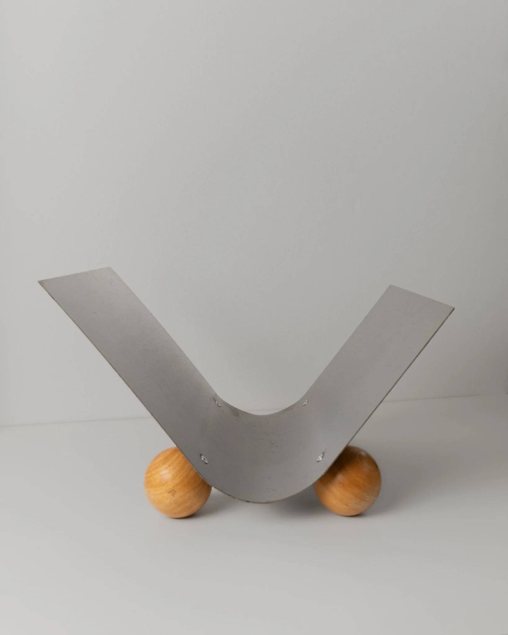 Silver metal magazine rack with wooden ball feet - Space Age 1980s retro storage