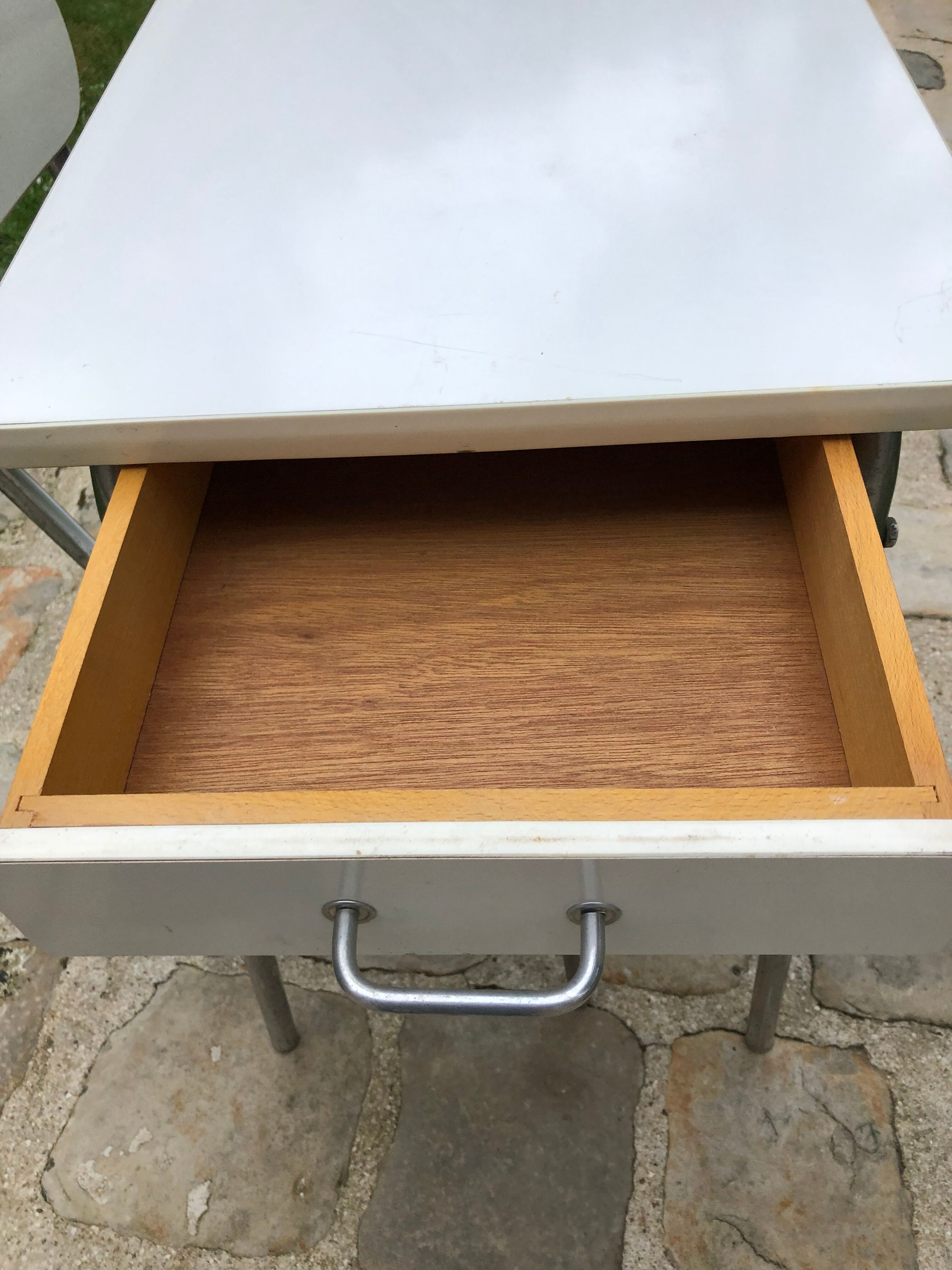 Formica kitchen table