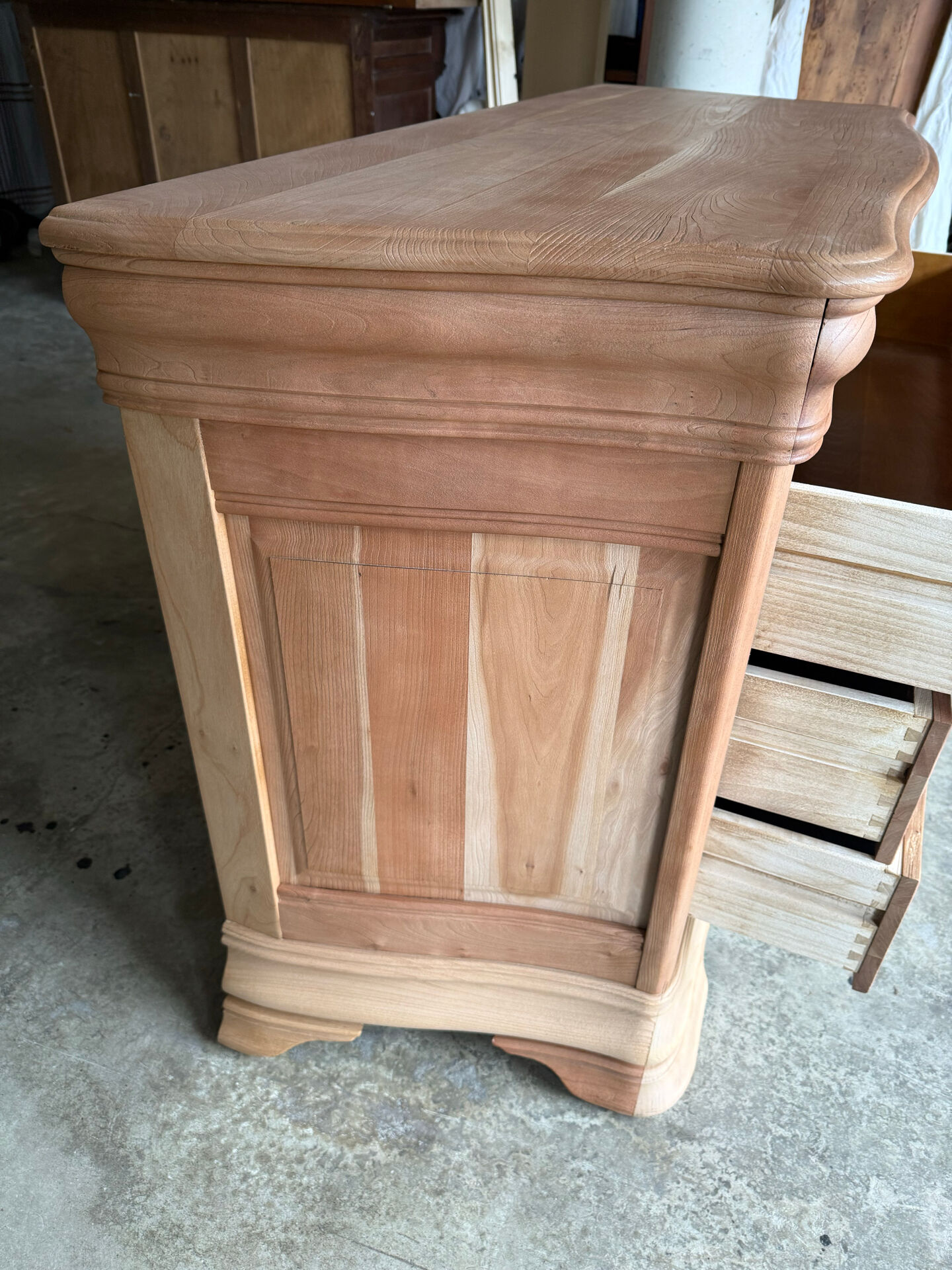 Chest of drawers