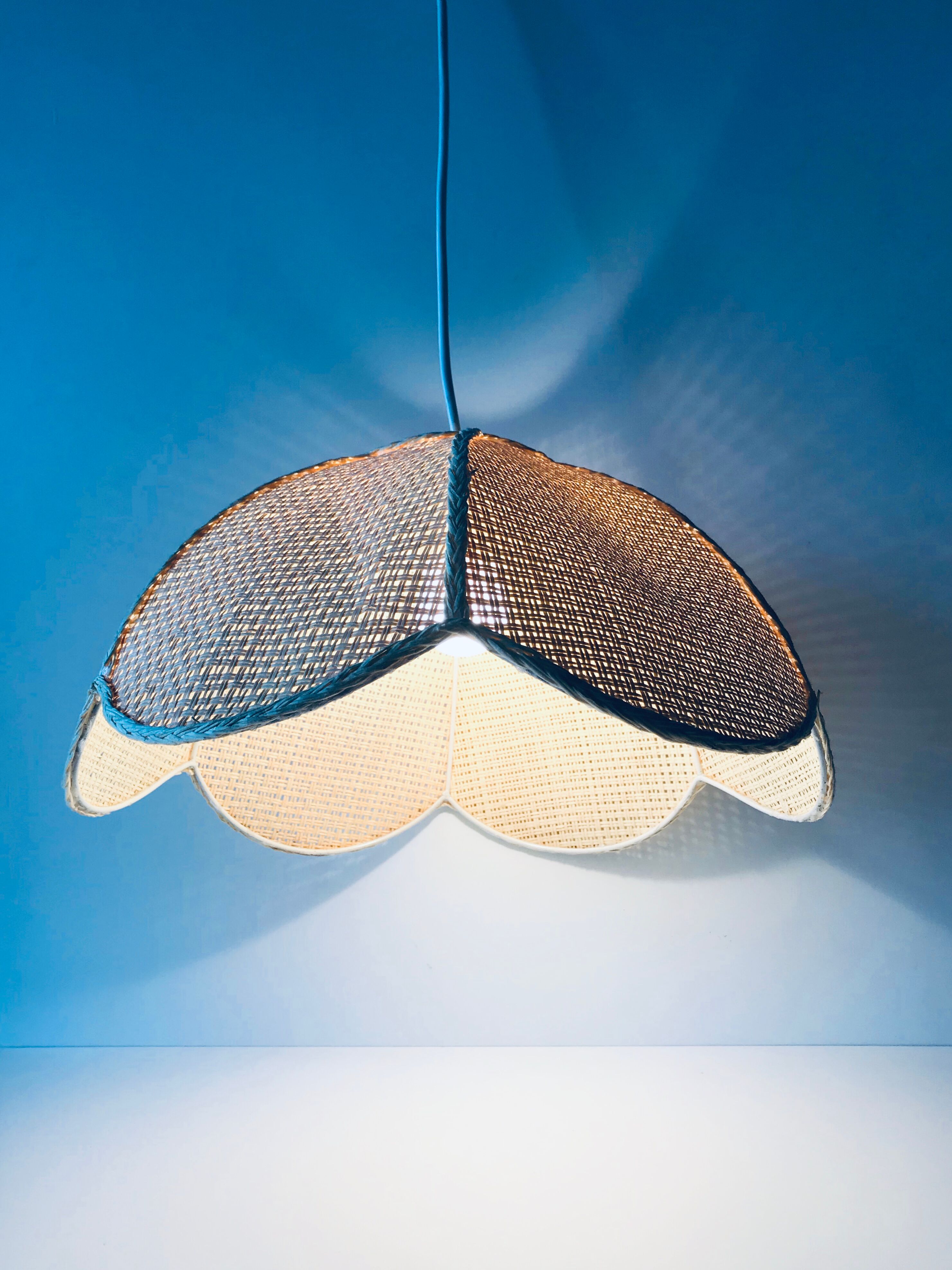 Bohemian suspension flower shape in raffia