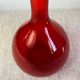 Vase en verre rouge