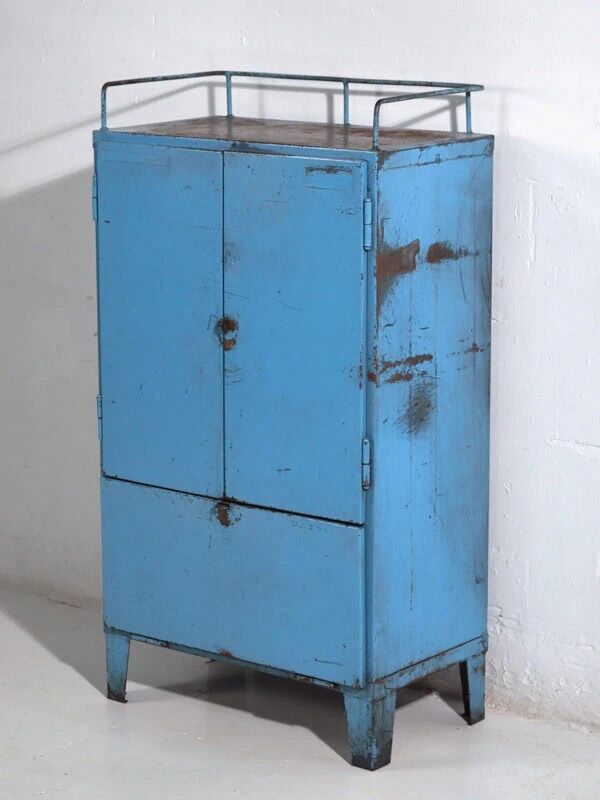 Armoire vintage de style industriel avec patine bleue (c.1950)