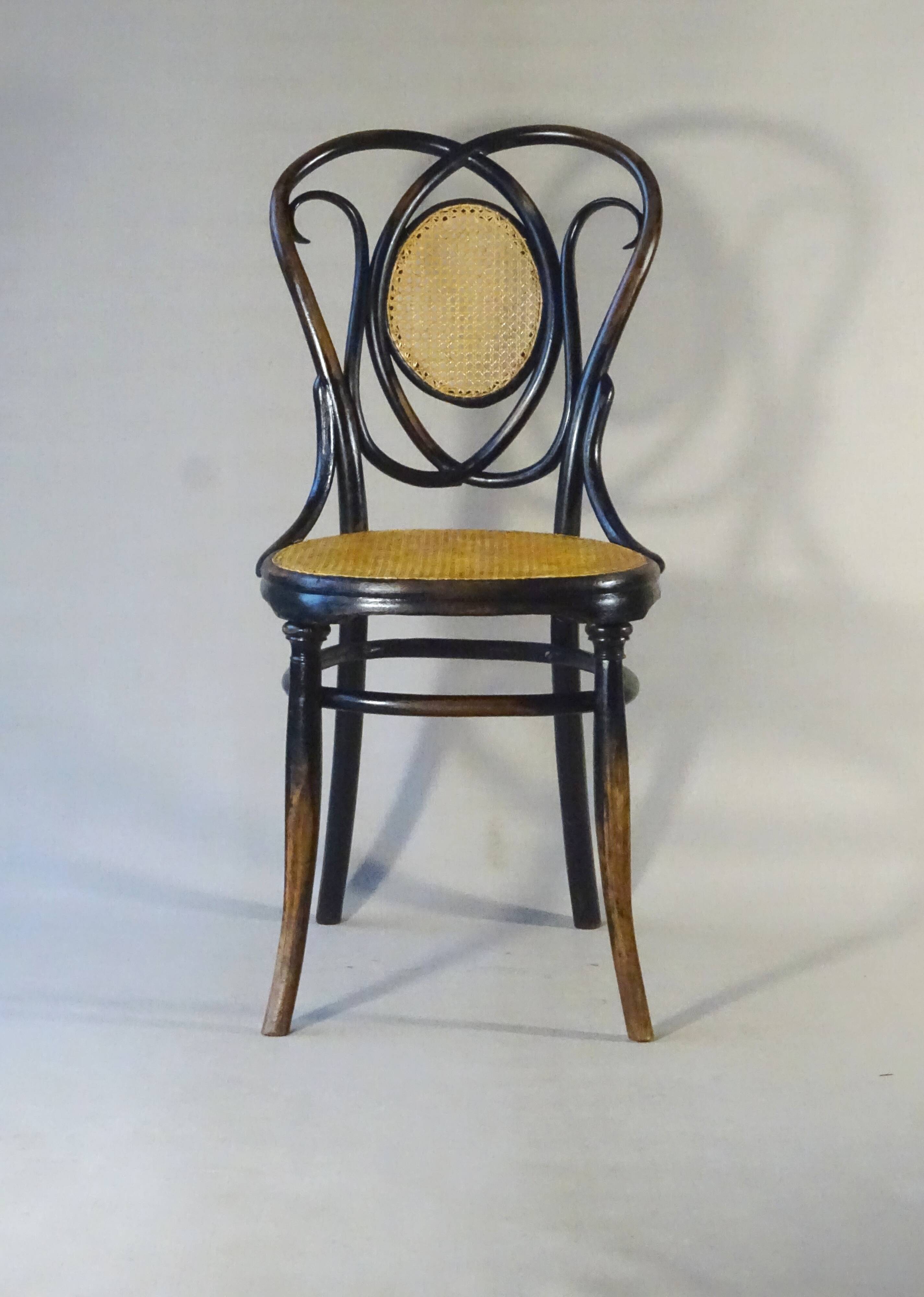 Chaise N°22 par Chevallier à Fiume vers 1890, no Thonet