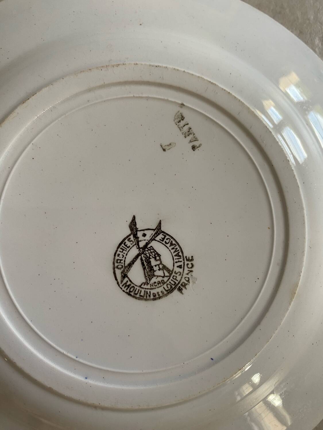 Plates model Pantin mill of wolves