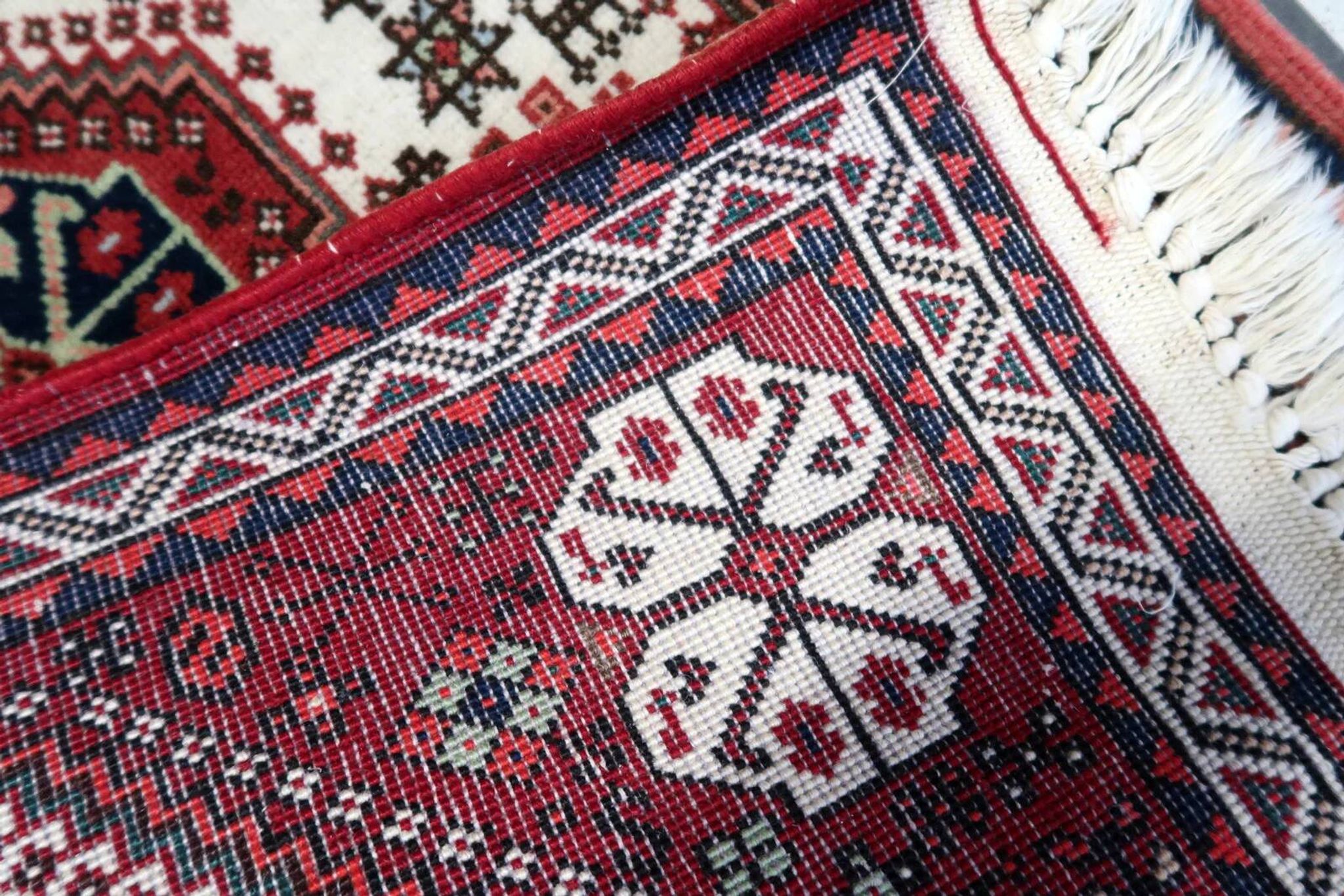 Handmade vintage Persian Gashkai rug 62cm x 105cm, 1960s