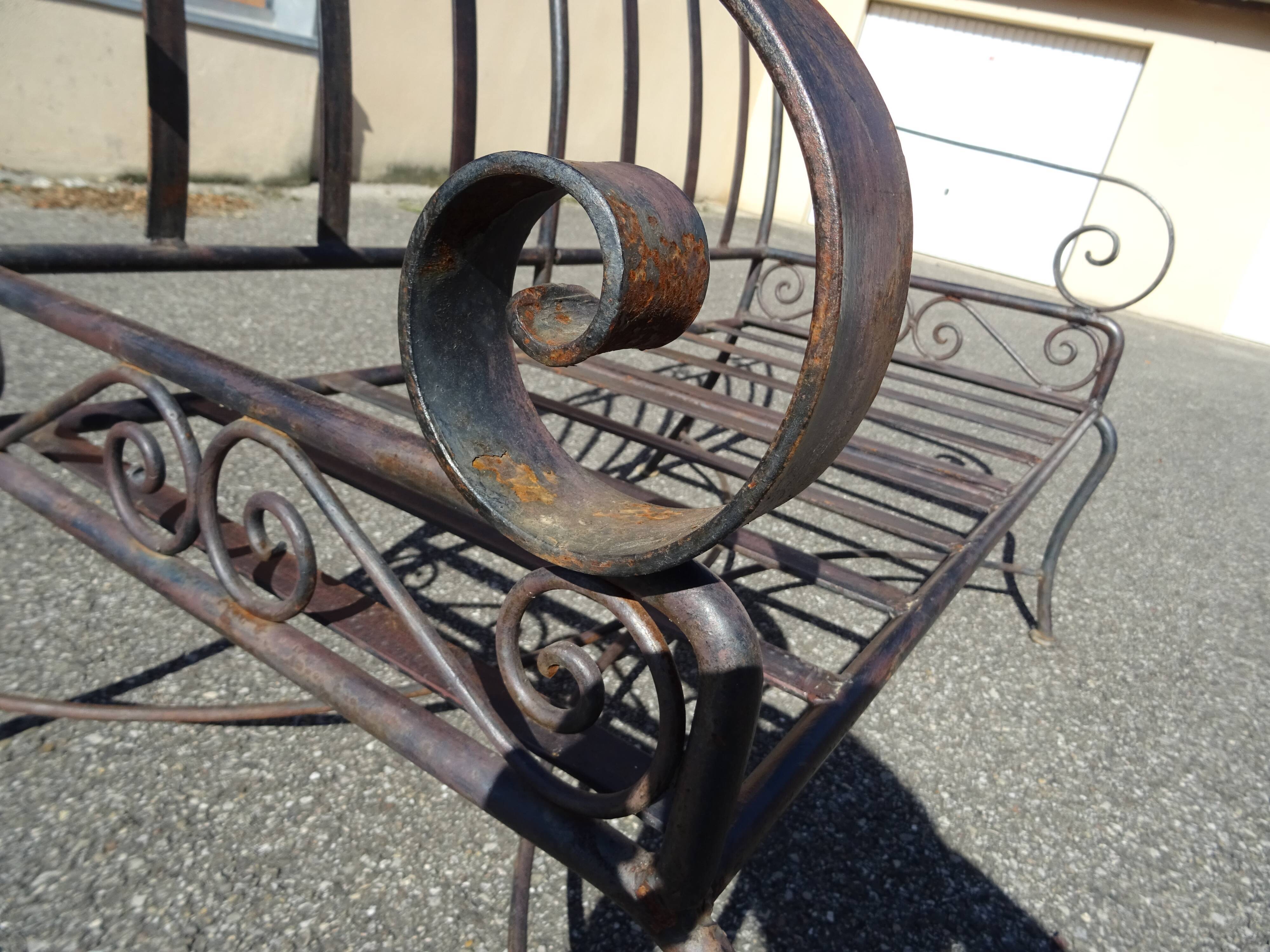 Banc de jardin en fer forgé