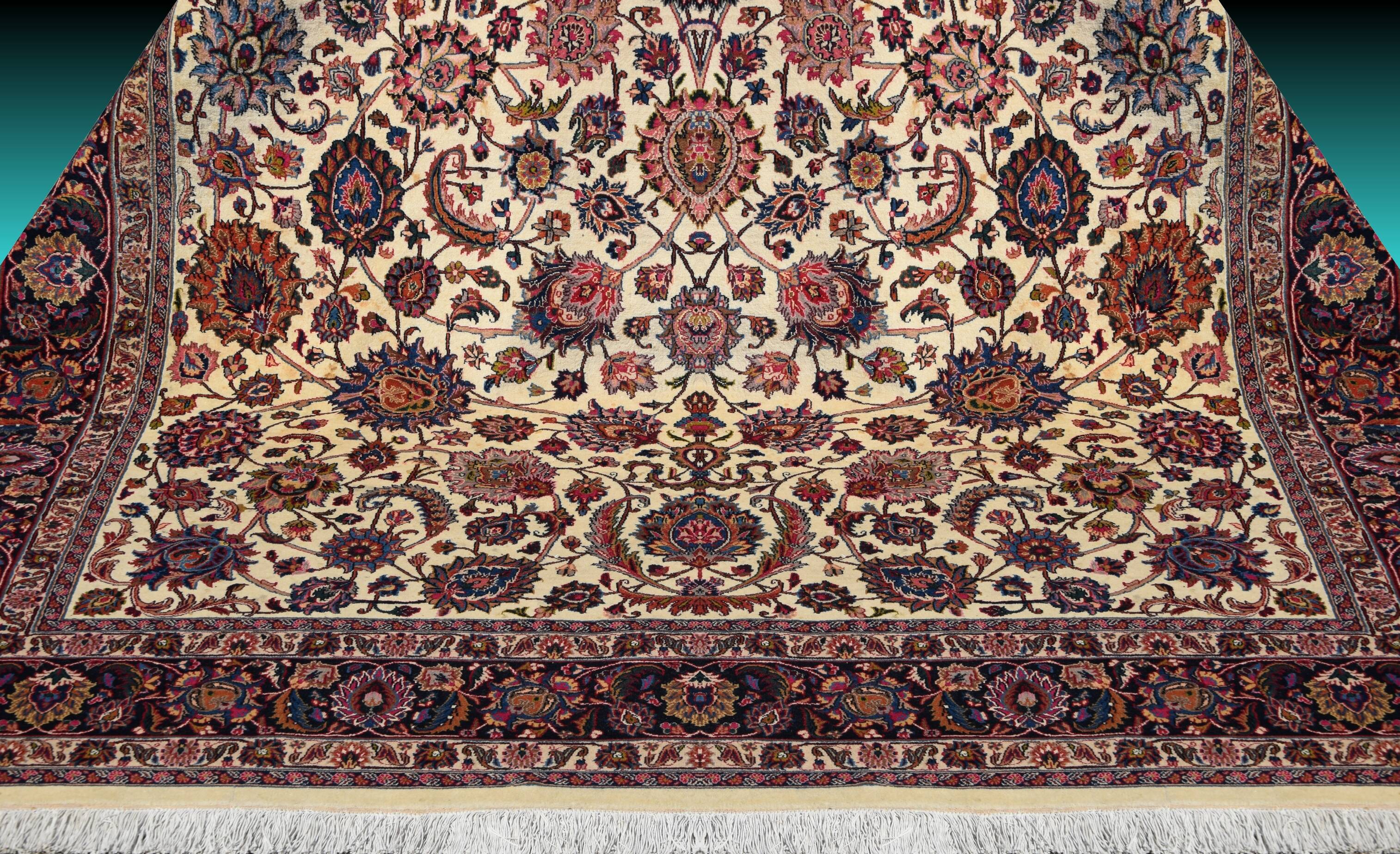 Oriental carpet Tabriz Iran in wool and silk – Signed "Saber" – 210 x 300 cm