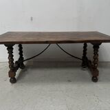 Monastery table with twisted legs in solid walnut, 19th century.